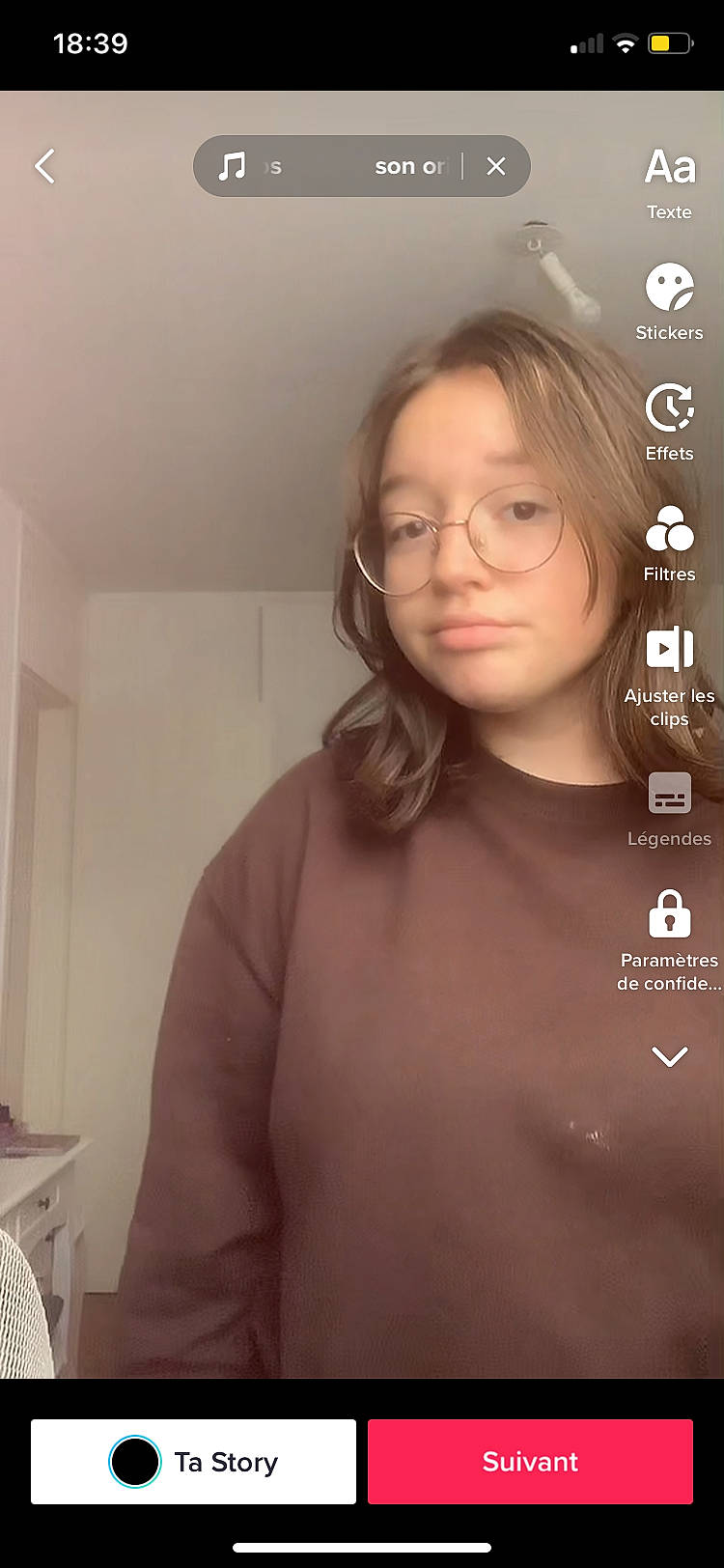 Naeline a rejoint le concours — aidez-le/la à gagner de superbes lots ! abdomen, brown_hair, calendar, chest, eyelash, eyewear, flash_photography, forehead, fur, hair_coloring, happy, jaw, lip, long_hair, multimedia_software, neck, person, portrait_photography, room, skin