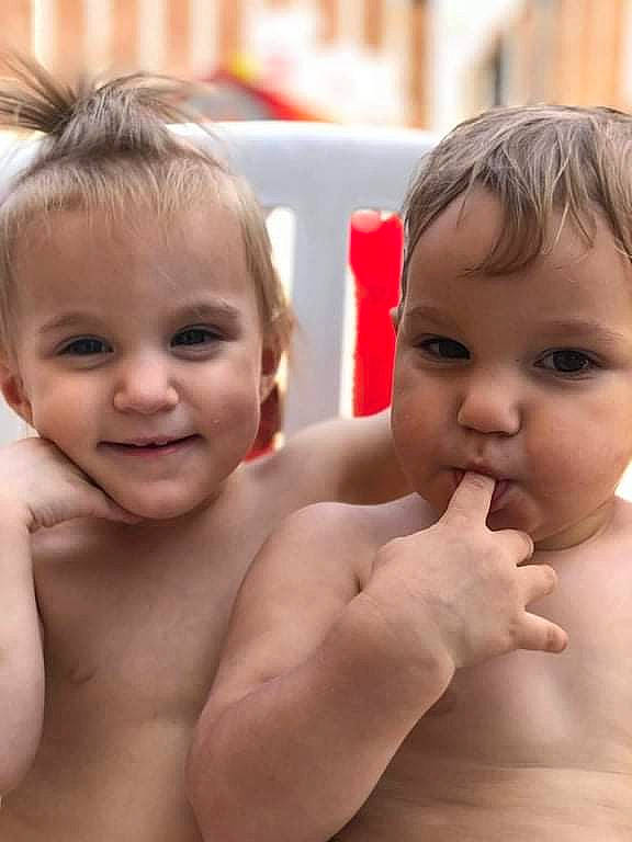 Alycia participe au concours pour gagner de l'argent avec cette photo : arm, cheek, chin, eye, eyebrow, eyelash, face, facial_expression, happy, human_body, joint, joy, lip, mouth, muscle, neck, nose, organ, person, shoulder