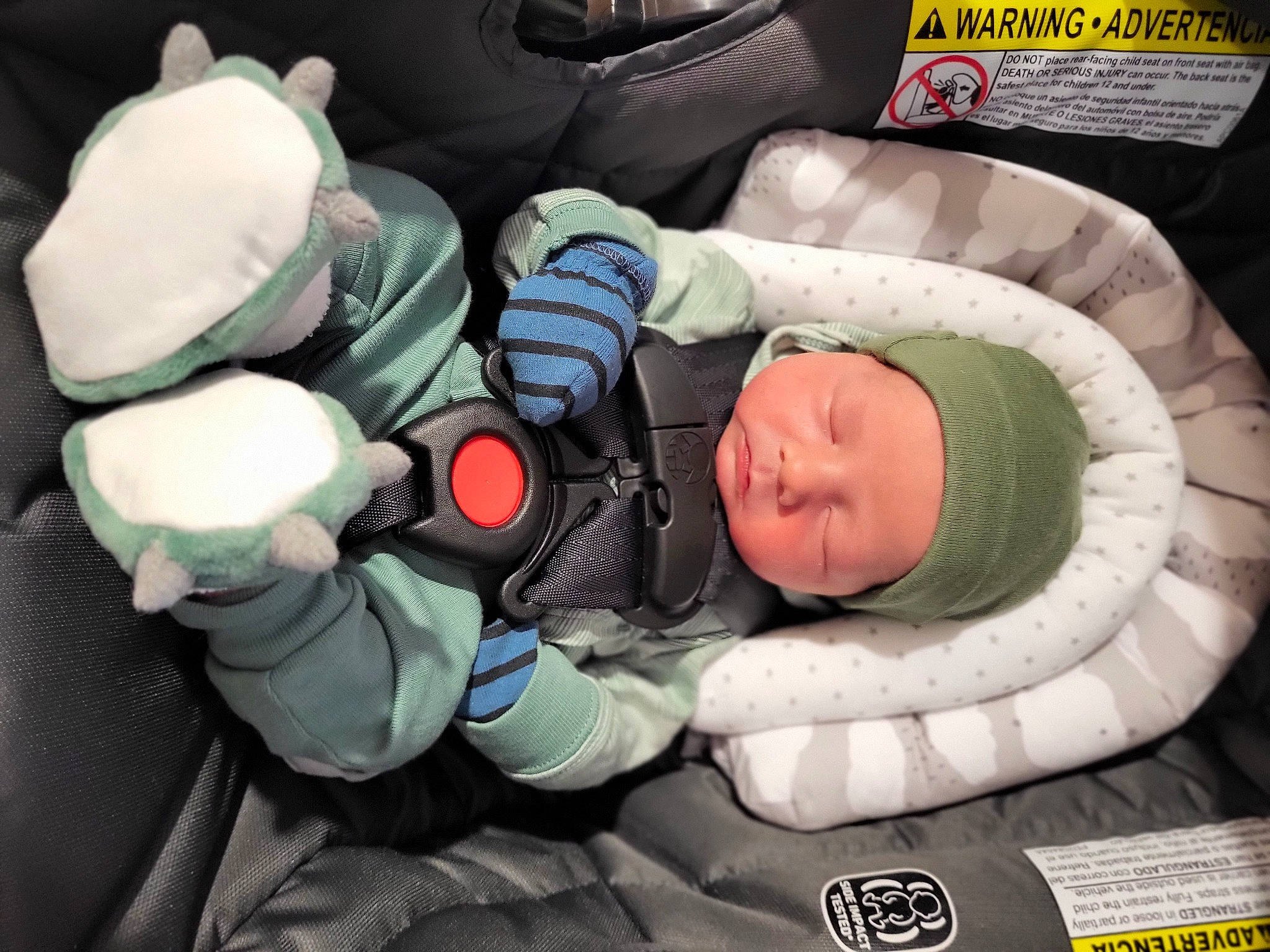 Huxon is registered to the contest to win money with this photo: auto_part, baby, baby_carriage, baby_in_car_seat, baby_products, baby_safety, baby_sleeping, baby_toddler_clothing, car_seat, child, comfort, headwear, infant_bed, linens, nap, person, personal_protective_equipment, room, sitting, sleep