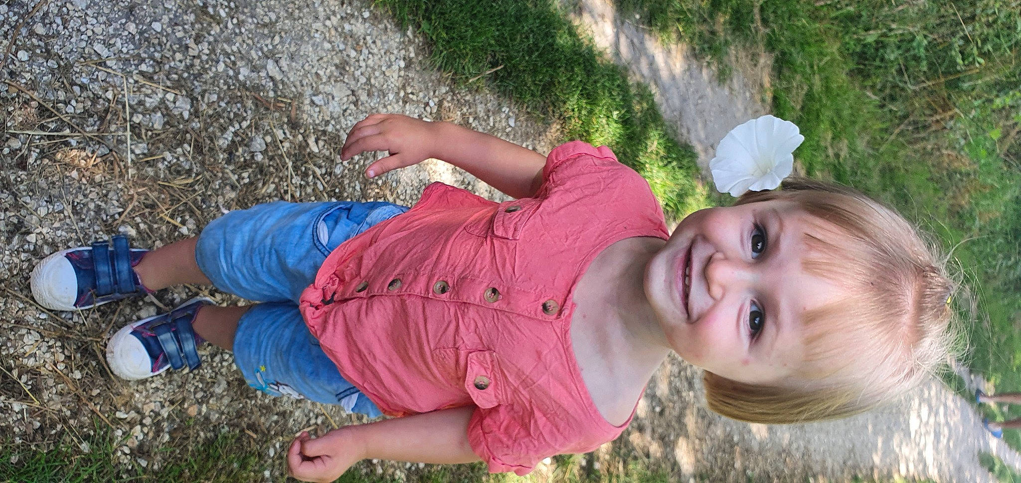 Lana participe au concours pour gagner de l'argent avec cette photo : baby_toddler_clothing, child, clothing, fun, grass, grass_family, grassland, happy, hat, joy, leaf, leisure, people_in_nature, person, plant, recreation, smile, soil, summer, toddler