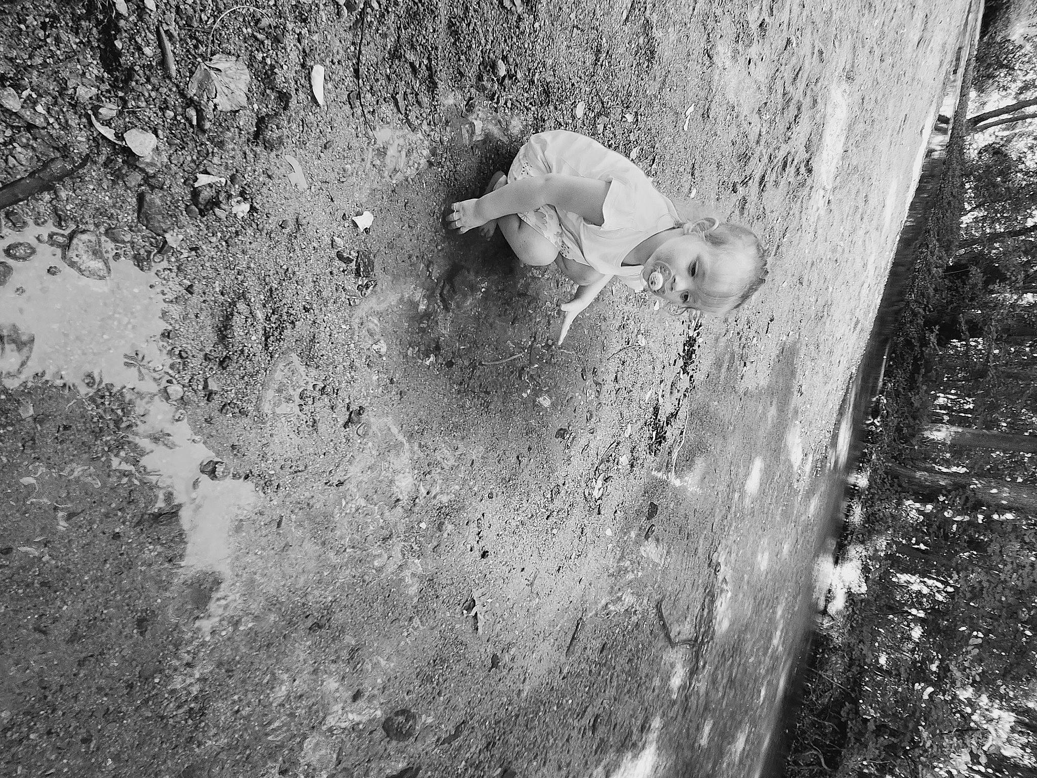 Ehlyana participe au concours pour gagner de l'argent avec cette photo : adventure, asphalt, black_and_white, child, concrete, extreme_sport, fun, grass, landscape, monochrome, monochrome_photography, people_in_nature, person, recreation, rock, shadow, sitting, soil, still_life_photography, stock_photography