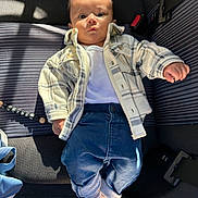 Cayden a rejoint le concours — aidez-le/la à gagner de superbes lots ! baby, bead_chain, black_stripes, car_seat, casual_clothing, child, fabric, indoor, jeans, keys, name_beads, person, plaid_jacket, portrait, rolled_jeans, seatbelt, shadow, sock, sunlight, white_shirt