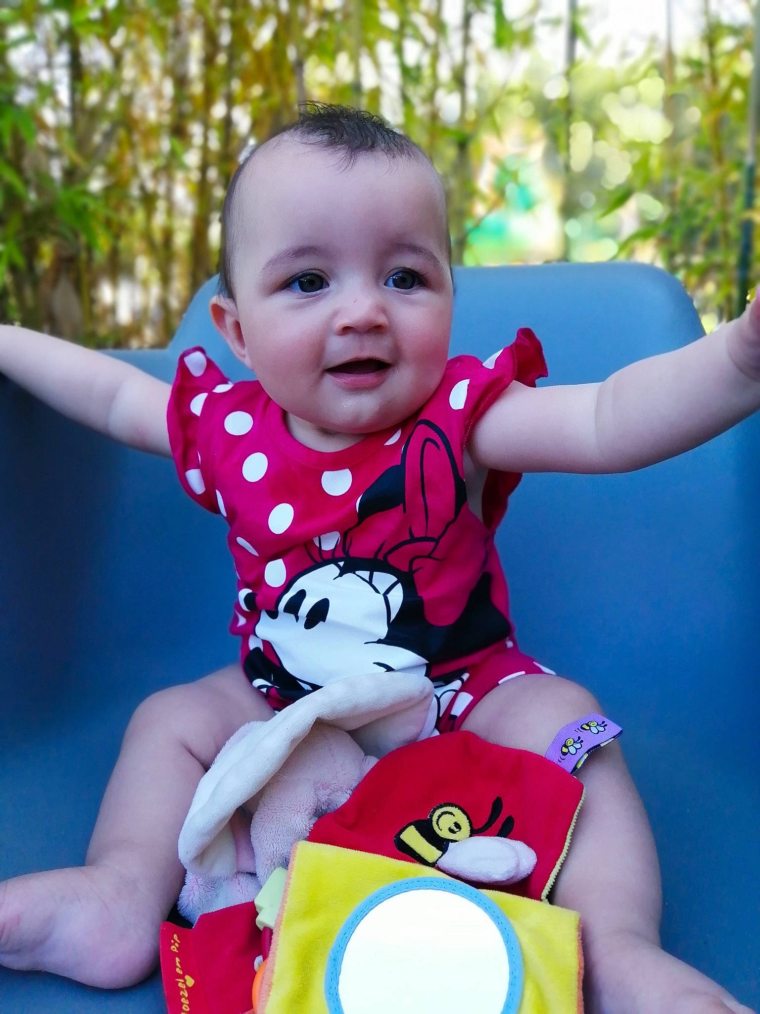 Djena participe au concours pour gagner de l'argent avec cette photo : baby, baby_products, baby_toddler_clothing, baby_toys, cheek, child, fun, happy, person, play, product, red, skin, smile, toddler