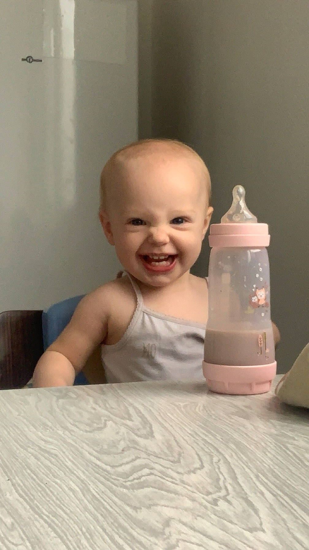 Kylee participe au concours pour gagner de l'argent avec cette photo : baby, bathing, cheek, chest, child, chin, comfort, drinkware, eyebrow, floor, flooring, happy, joy, person, porcelain, serveware, sitting, skin, smile, table