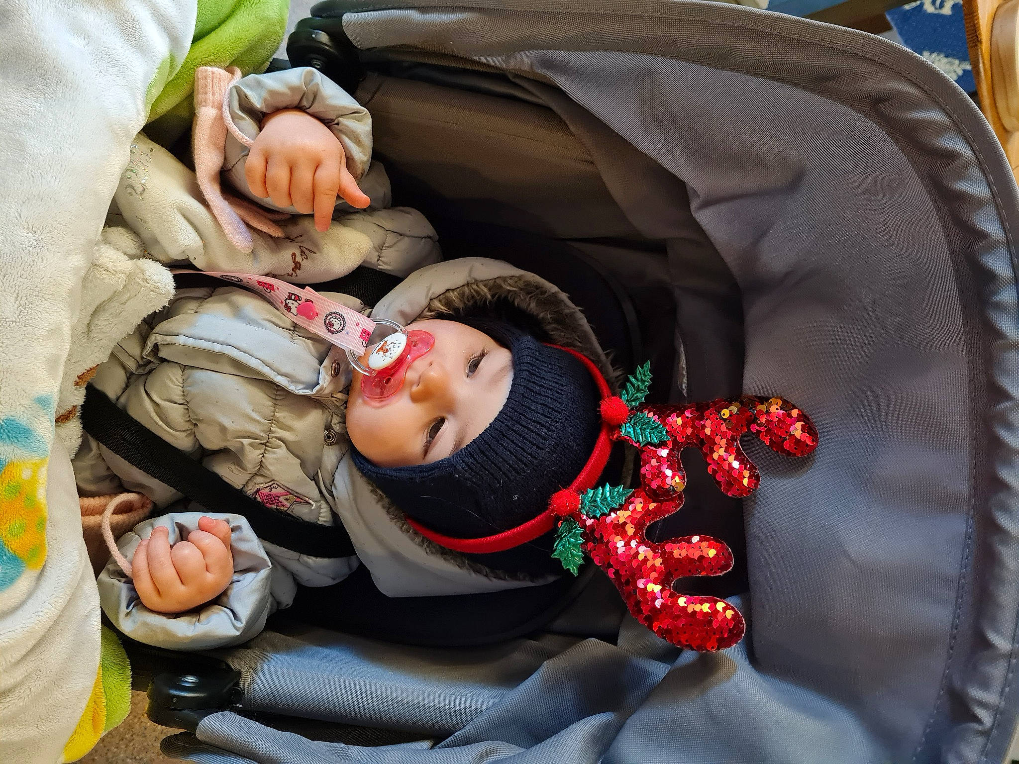 Johanna a rejoint le concours — aidez-le/la à gagner de superbes lots ! baby, baby_products, baby_toddler_clothing, cheek, comfort, headwear, person