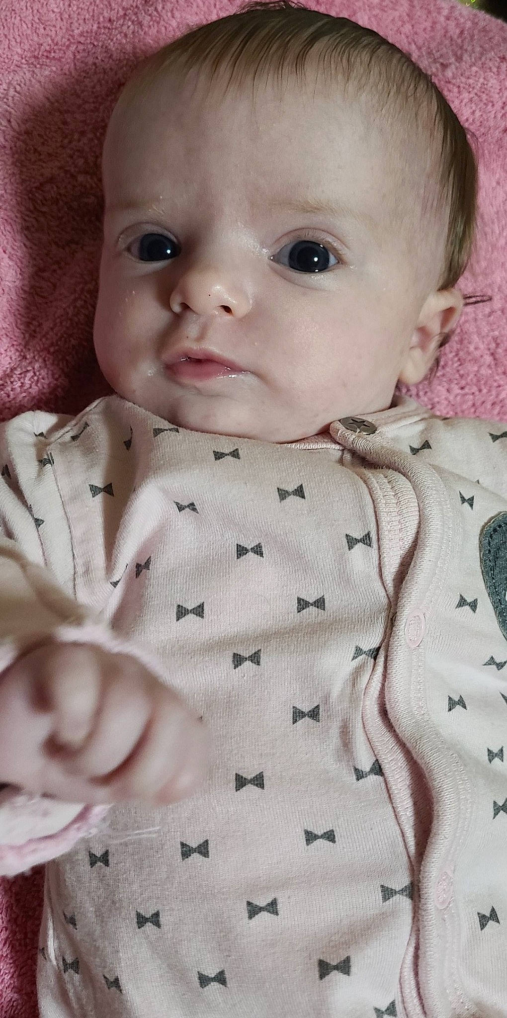 élise participe au concours pour gagner de l'argent avec cette photo : baby, baby_toddler_clothing, beauty, cheek, child, collar, comfort, day_dress, eyelash, iris, linens, lip, pattern, person, photograph, pink, skin, sleeve, textile, toddler