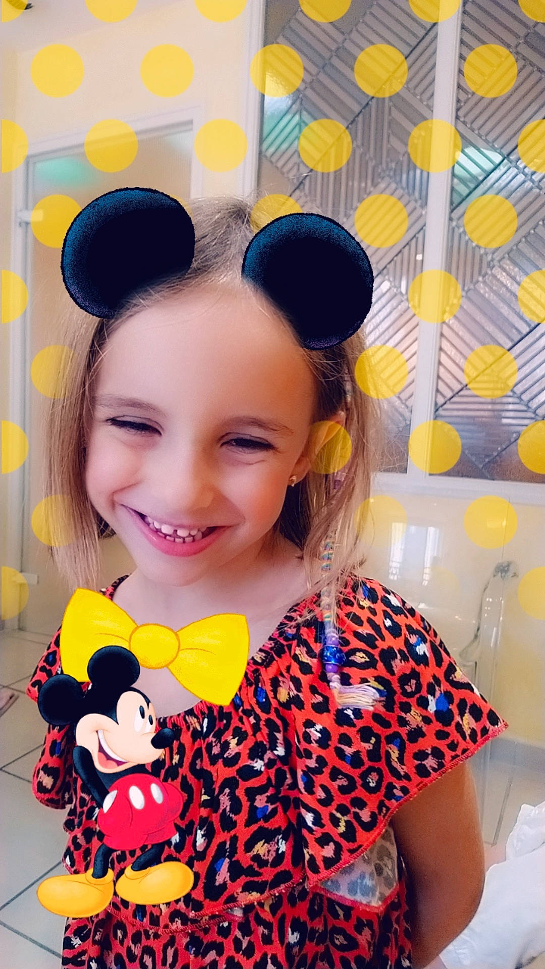 Sofia a rejoint le concours — aidez-le/la à gagner de superbes lots ! black_hair, child, ear, hairstyle, happy, joy, pattern, person, smile, toddler, yellow