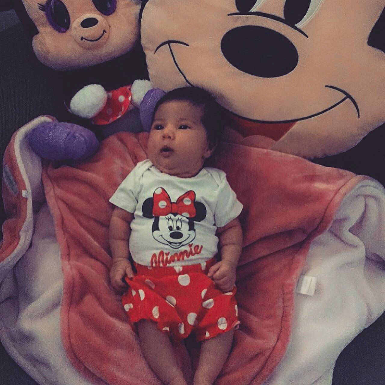 Inès a rejoint le concours — aidez-le/la à gagner de superbes lots ! baby, cheek, child, cool, face, happy, head, nose, person, smile, stuffed_toy, t_shirt, textile, toddler, toy