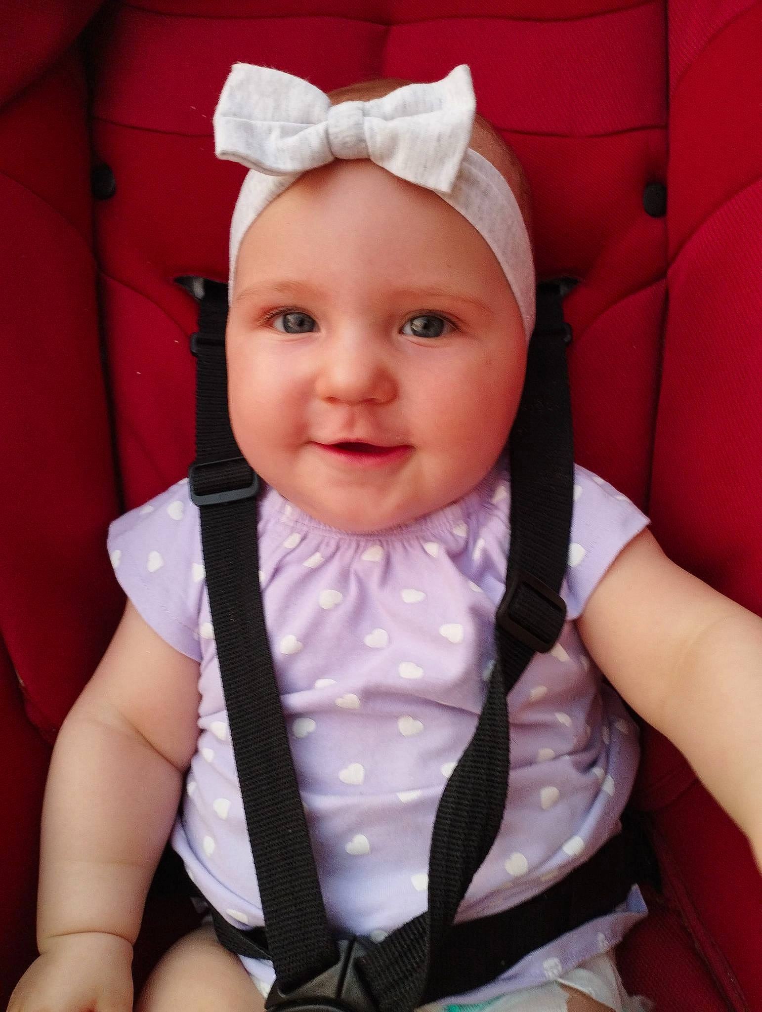 Kelly participe au concours pour gagner de l'argent avec cette photo : baby, baby_safety, baby_toddler_clothing, cheek, child, comfort, costume_hat, eye, face, happy, head, headgear, headwear, human_body, joy, person, pink, product, skin, sleeve
