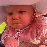 Nellya participe au concours pour gagner de l'argent avec cette photo : adorable, baby, blue_eyes, candid, chubby_cheeks, closeup, expression, face, grip, hands, hat_brim, infant, outdoors, pink_clothing, portrait, pout, stroller, sunhat, sunlight, white_hat