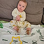 Rareș Gabriel a rejoint le concours — aidez-le/la à gagner de superbes lots ! baby, blanket, child, couch, cozy, cute, expression, face, indoor, infant, milestone_blanket, numbers, pajamas, portrait, sitting, socks, soft, star, wide_eyes, yellow