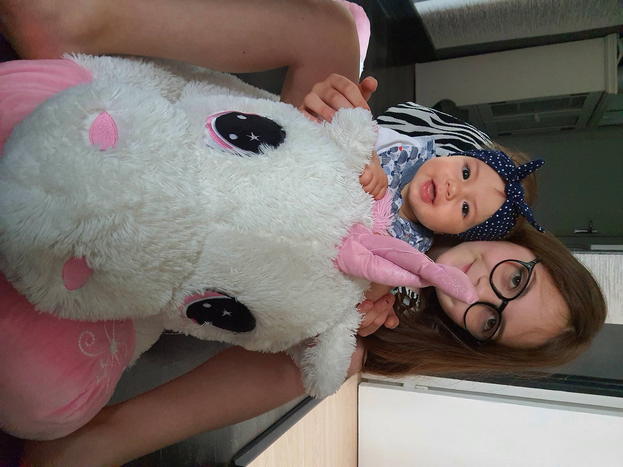 Keyssi a rejoint le concours — aidez-le/la à gagner de superbes lots ! event, fashion_design, fun, fur, happy, hat, headwear, jewellery, magenta, pattern, person, pink, plush, skin, smile, stuffed_toy, teddy_bear, toy, white