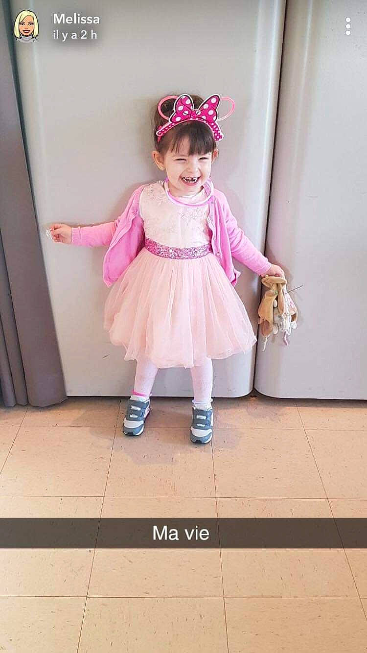 Lylween a rejoint le concours — aidez-le/la à gagner de superbes lots ! child, child_model, costume, dress, fashion_accessory, hair_accessory, headgear, headpiece, joy, outerwear, person, pink, sleeve, toddler