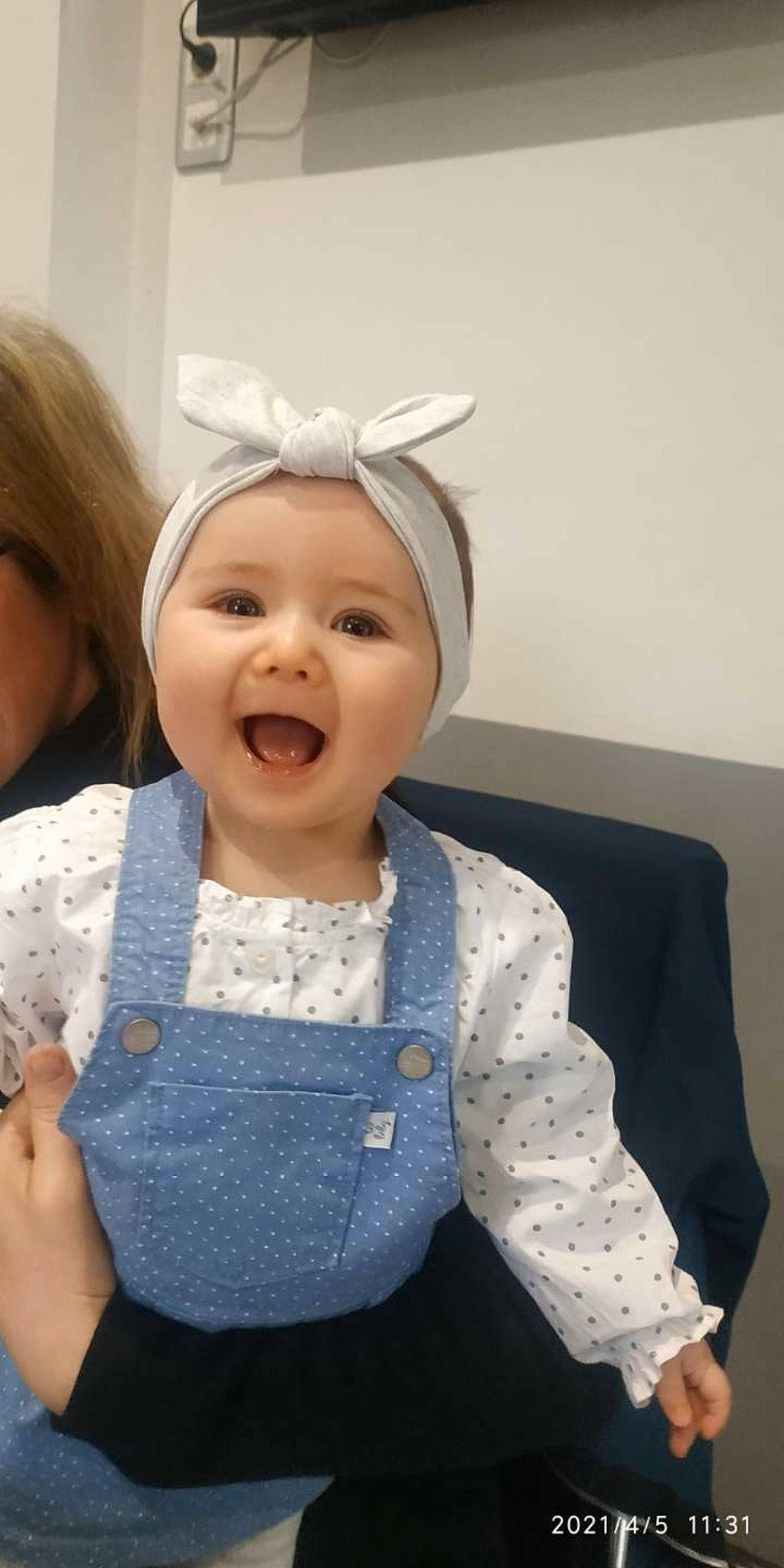 Louise a rejoint le concours — aidez-le/la à gagner de superbes lots ! baby, baby_toddler_clothing, cheek, child, clothing, eyelash, fun, happy, headband, headpiece, headwear, human_body, iris, jewellery, lip, pattern, person, skin, sleeve, smile