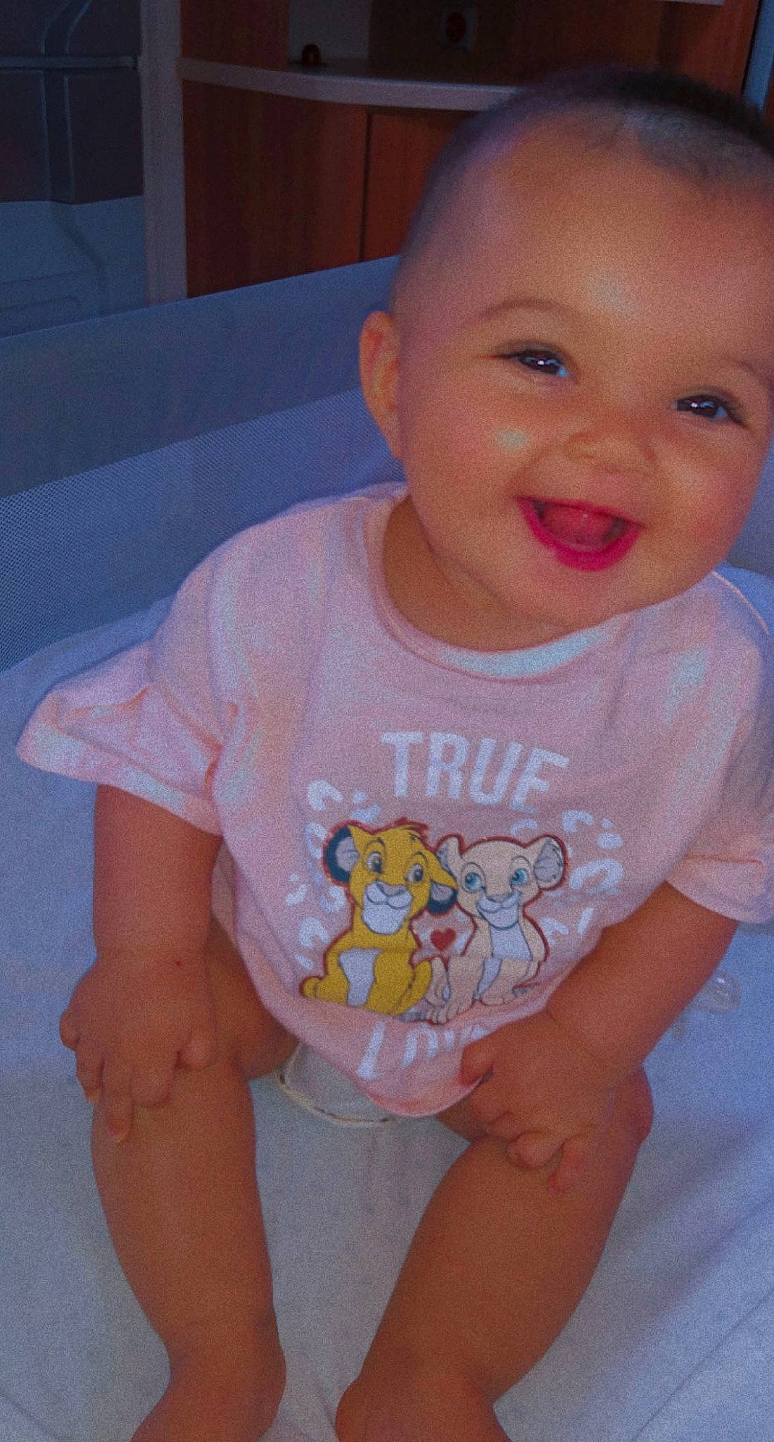 Lorenza participe au concours pour gagner de l'argent avec cette photo : arm, baby_toddler_clothing, cheek, chin, face, happy, human_body, iris, joy, lip, mouth, muscle, neck, nose, person, product, shoulder, skin, sleeve, smile