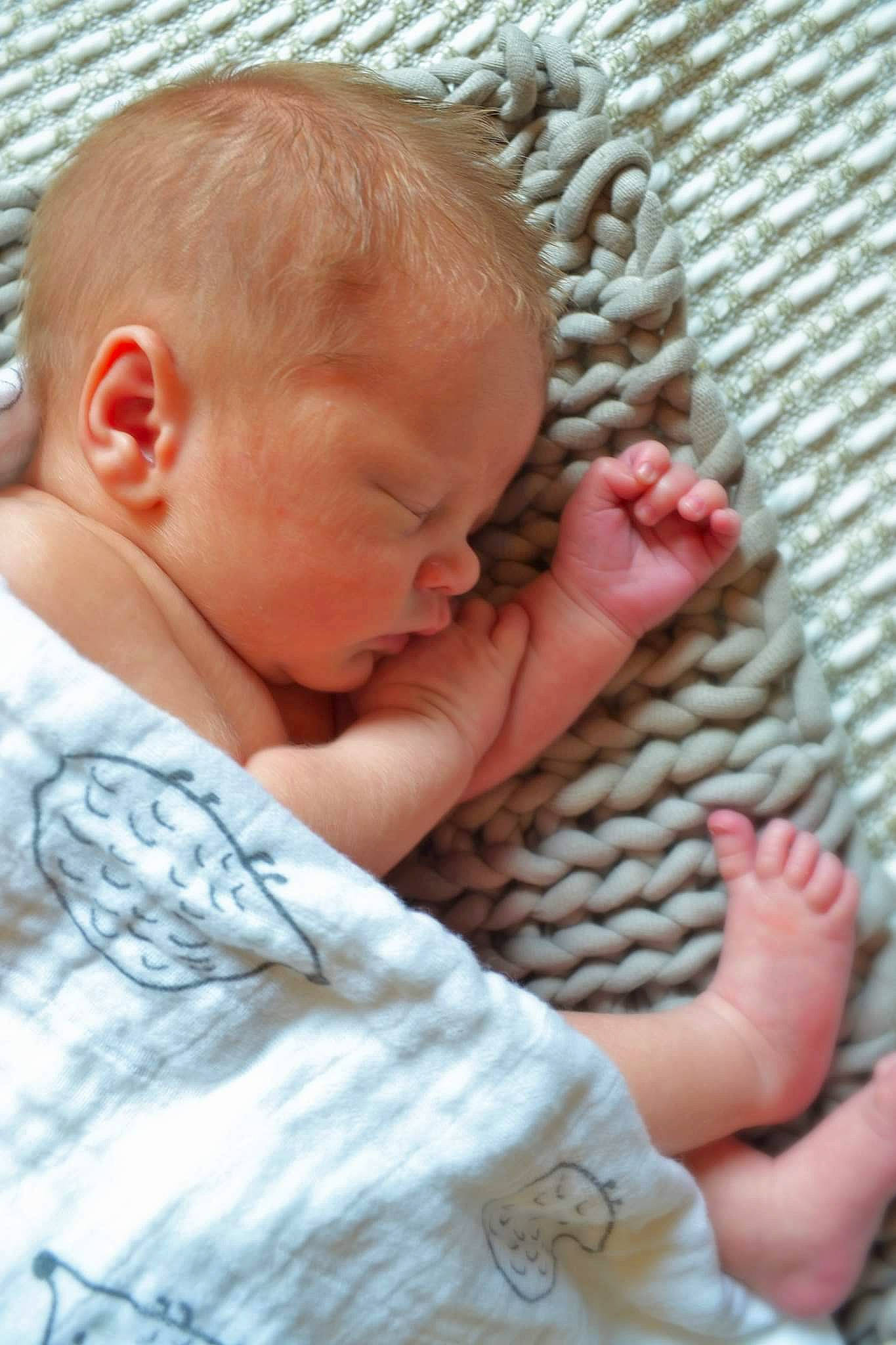 Philip is registered to the contest to win money with this photo: baby, baby_sleeping, birth, child, finger, hand, nap, nose, person, skin, sleep, toddler
