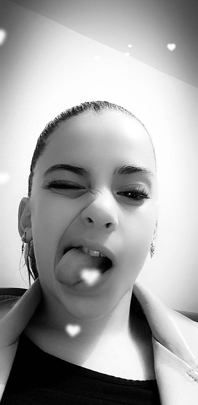 Djulia participe au concours pour gagner de l'argent avec cette photo : beauty, black, black_and_white, cheek, chin, close_up, eye, eyebrow, face, facial_expression, forehead, head, lip, monochrome, mouth, nose, person, photograph, skin, smile