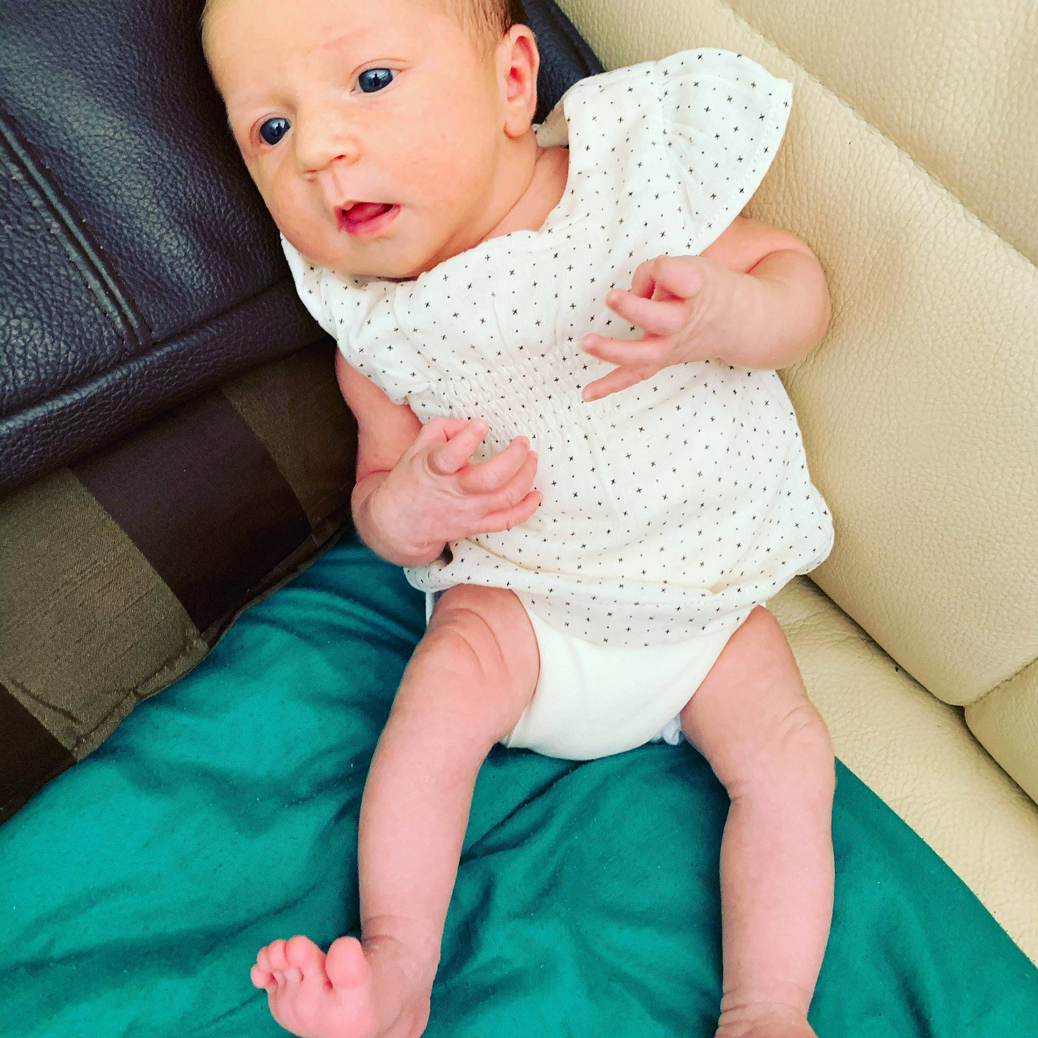 Elena participe au concours pour gagner de l'argent avec cette photo : arm, baby, baby_products, baby_sleeping, baby_toddler_clothing, beauty, cheek, child, finger, hand, head, leg, pattern, person, product, sitting, skin, sleeve, thumb, toddler