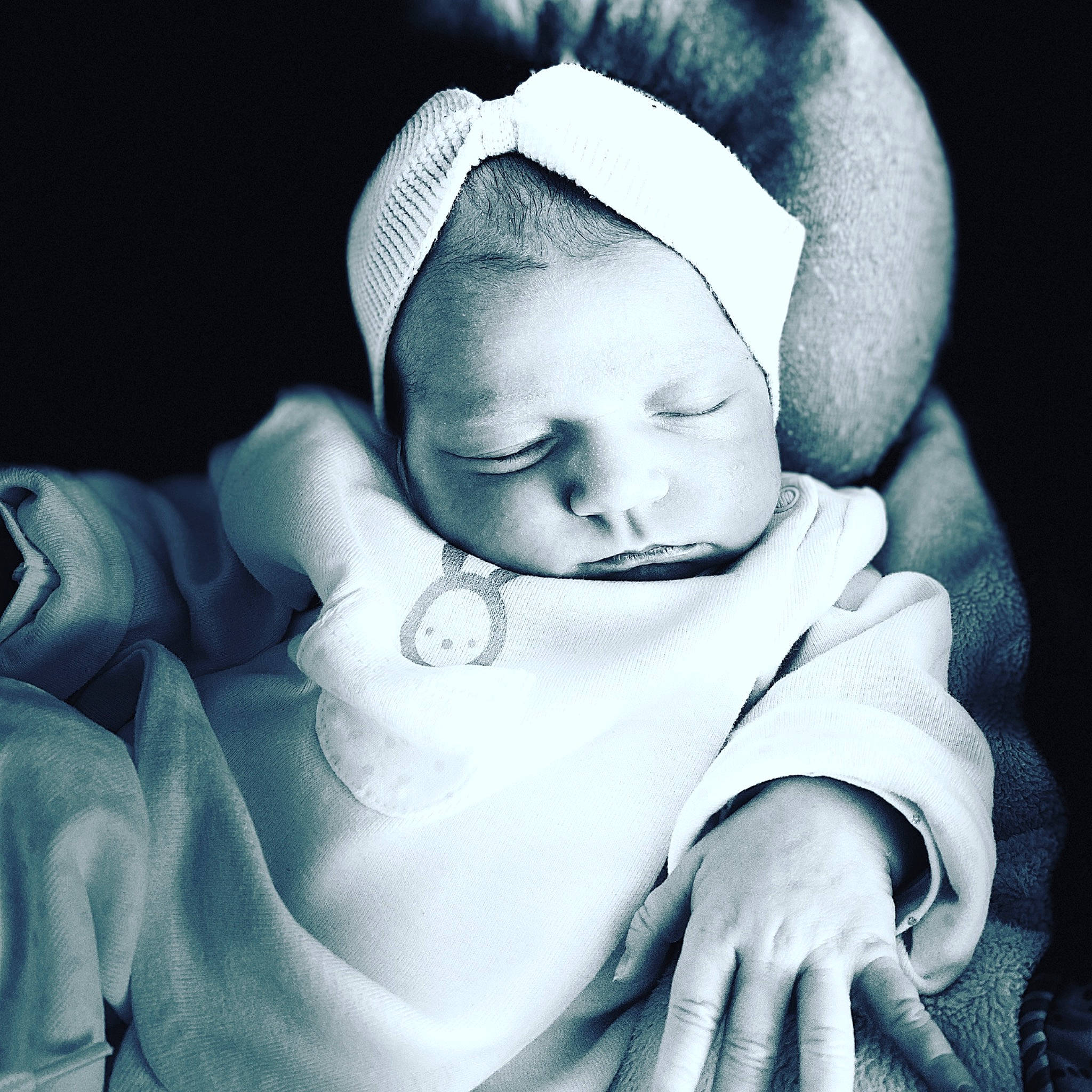 Elena a rejoint le concours — aidez-le/la à gagner de superbes lots ! baby, black_and_white, child, eye, hand, head, monochrome, monochrome_photography, mouth, person, photograph, photography, portrait, portrait_photography, stock_photography, style