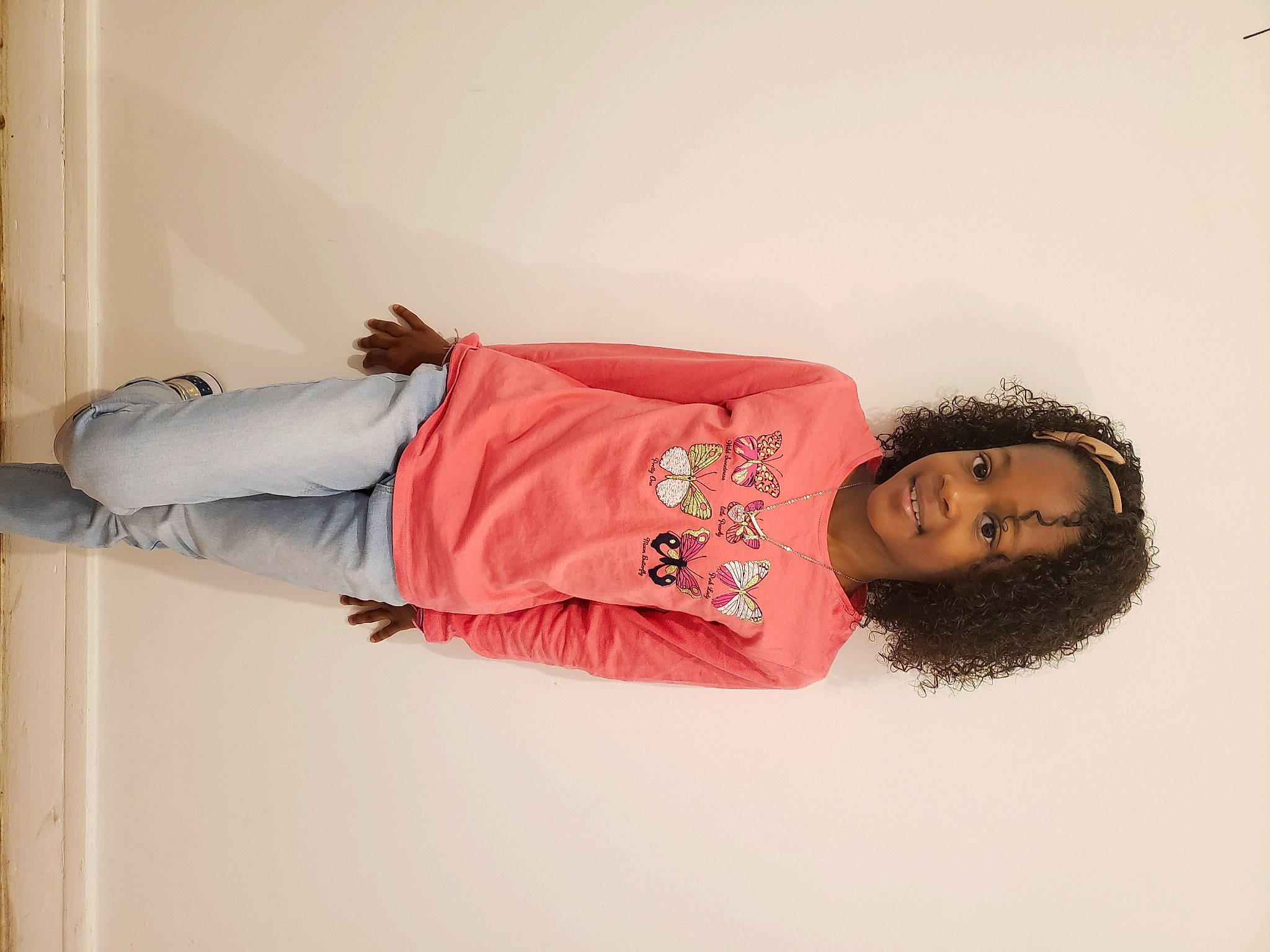 Halyah participe au concours pour gagner de l'argent avec cette photo : comfort, elbow, eyelash, fashion_design, happy, human_body, human_leg, joy, knee, leg, magenta, peach, person, room, shoulder, sleeve, t_shirt, textile, thigh, trunk