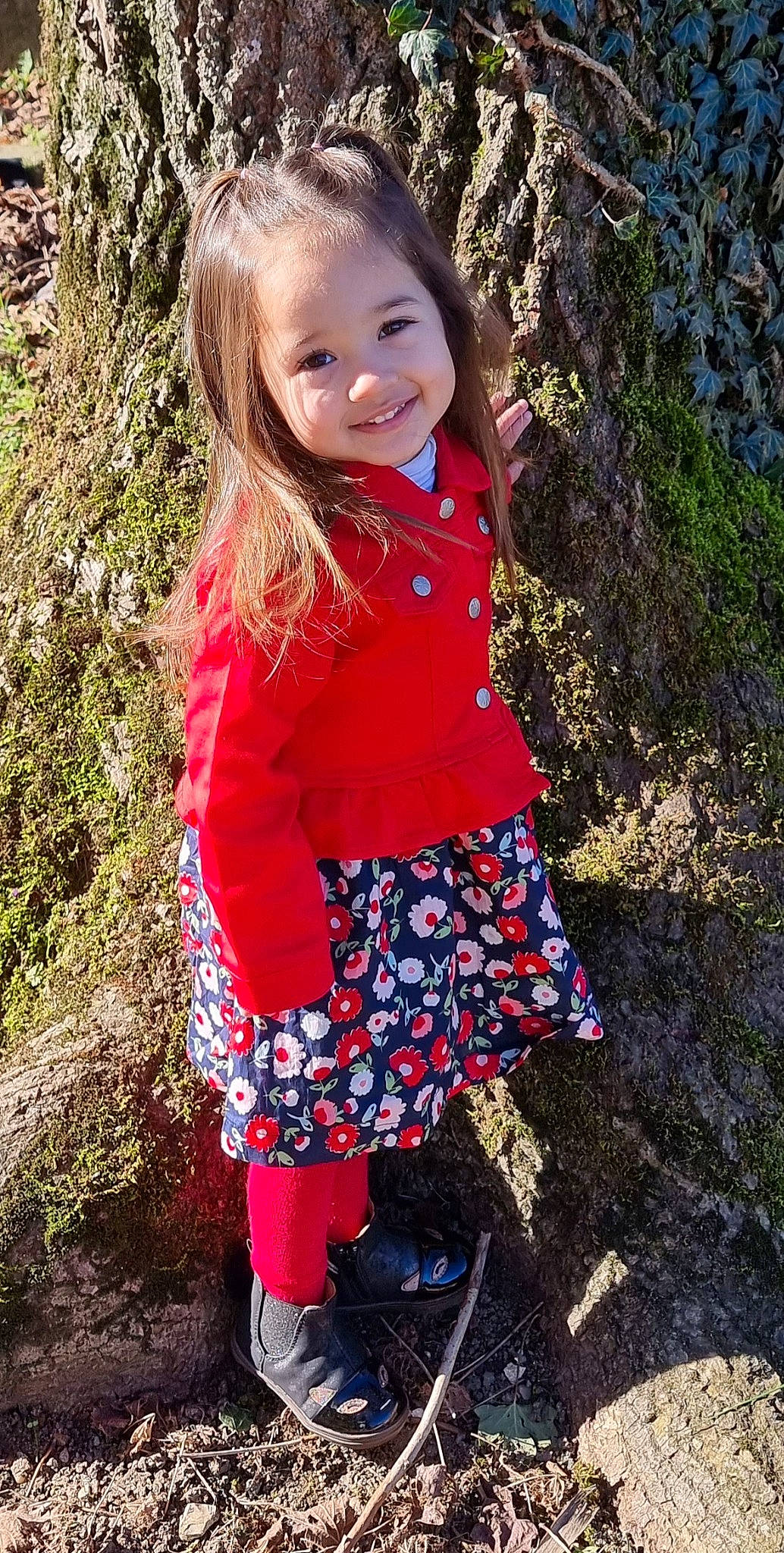 élaynna participe au concours pour gagner de l'argent avec cette photo : baby_toddler_clothing, beauty, eye, grass, happy, iris, joy, leaf, magenta, pattern, people_in_nature, person, photograph, pink, plant, shoulder, sleeve, smile, street_fashion, toddler