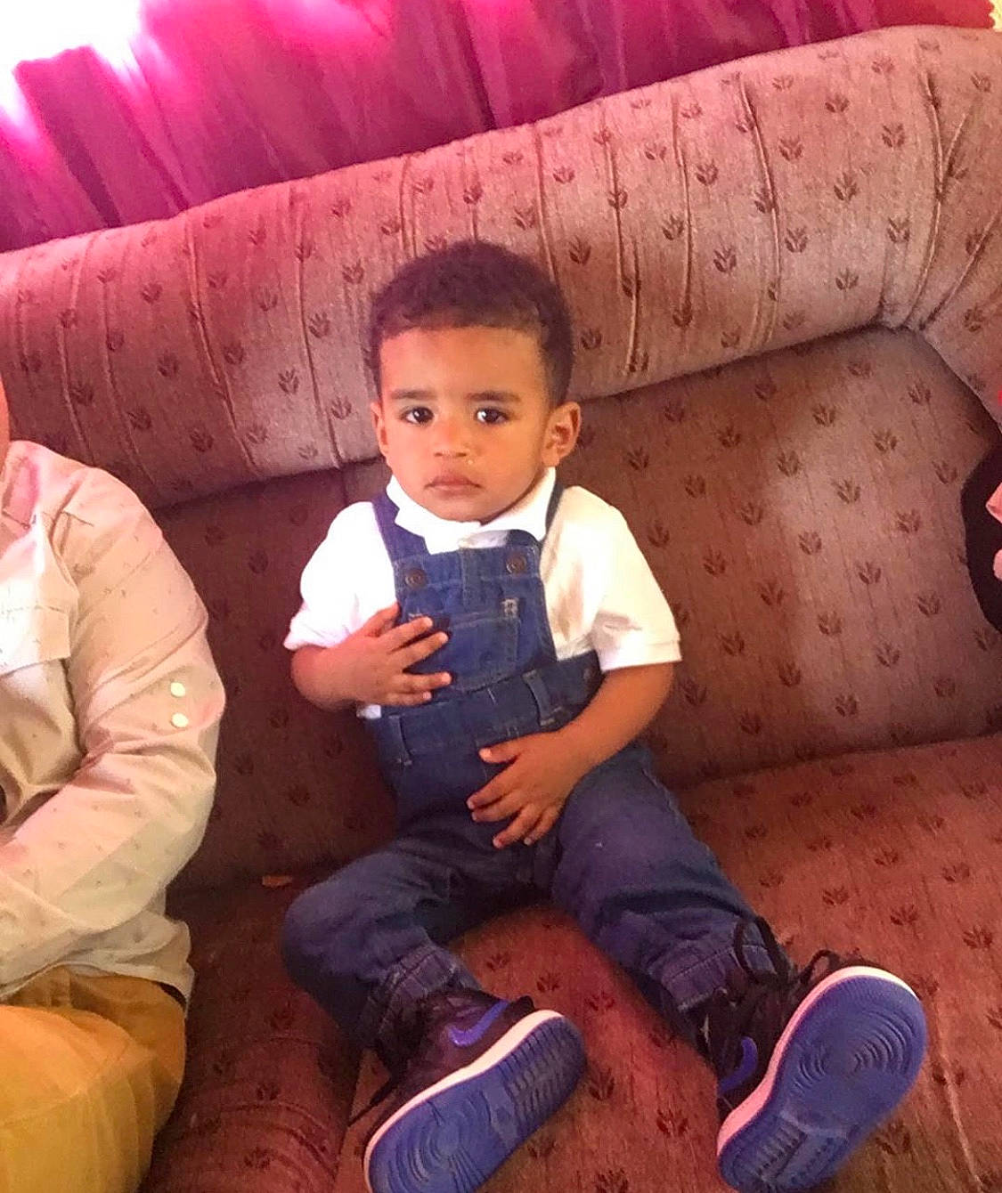 Gio is registered to the contest to win money with this photo: baby, child, cool, furniture, happy, human, leg, person, play, shoe, sibling, sitting, toddler