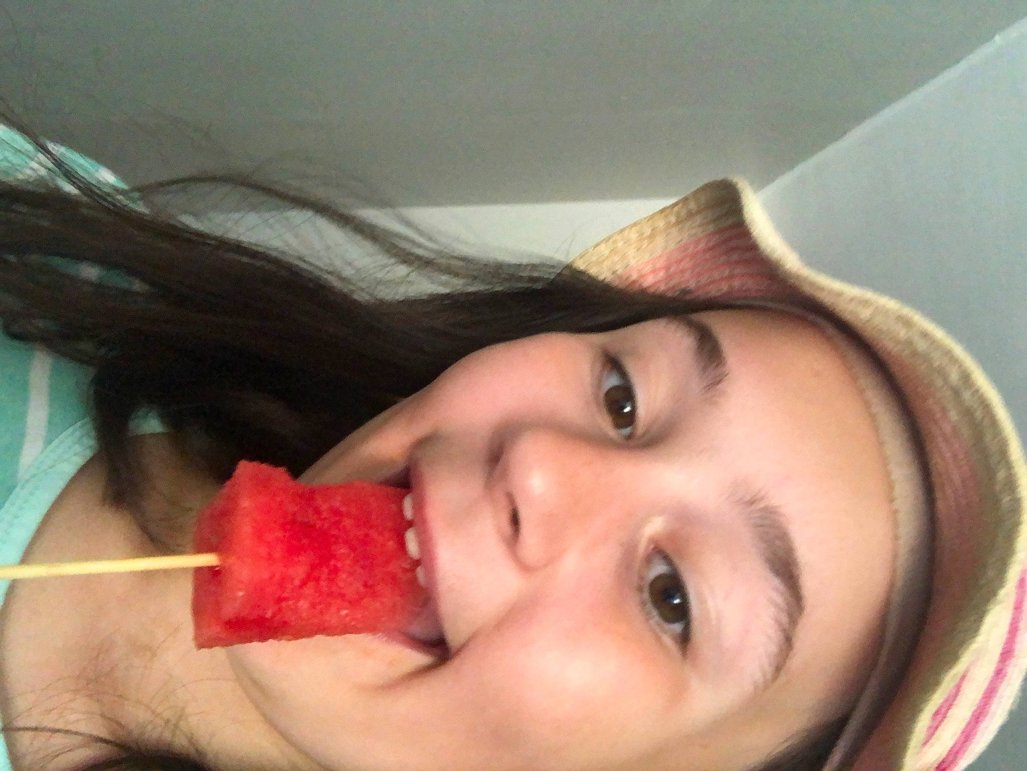 Cléonice a rejoint le concours — aidez-le/la à gagner de superbes lots ! arm, cheek, chin, eye, eyebrow, eyelash, face, facial_expression, forehead, hairstyle, head, lip, lipstick, mouth, muscle, neck, nose, person, shoulder, skin