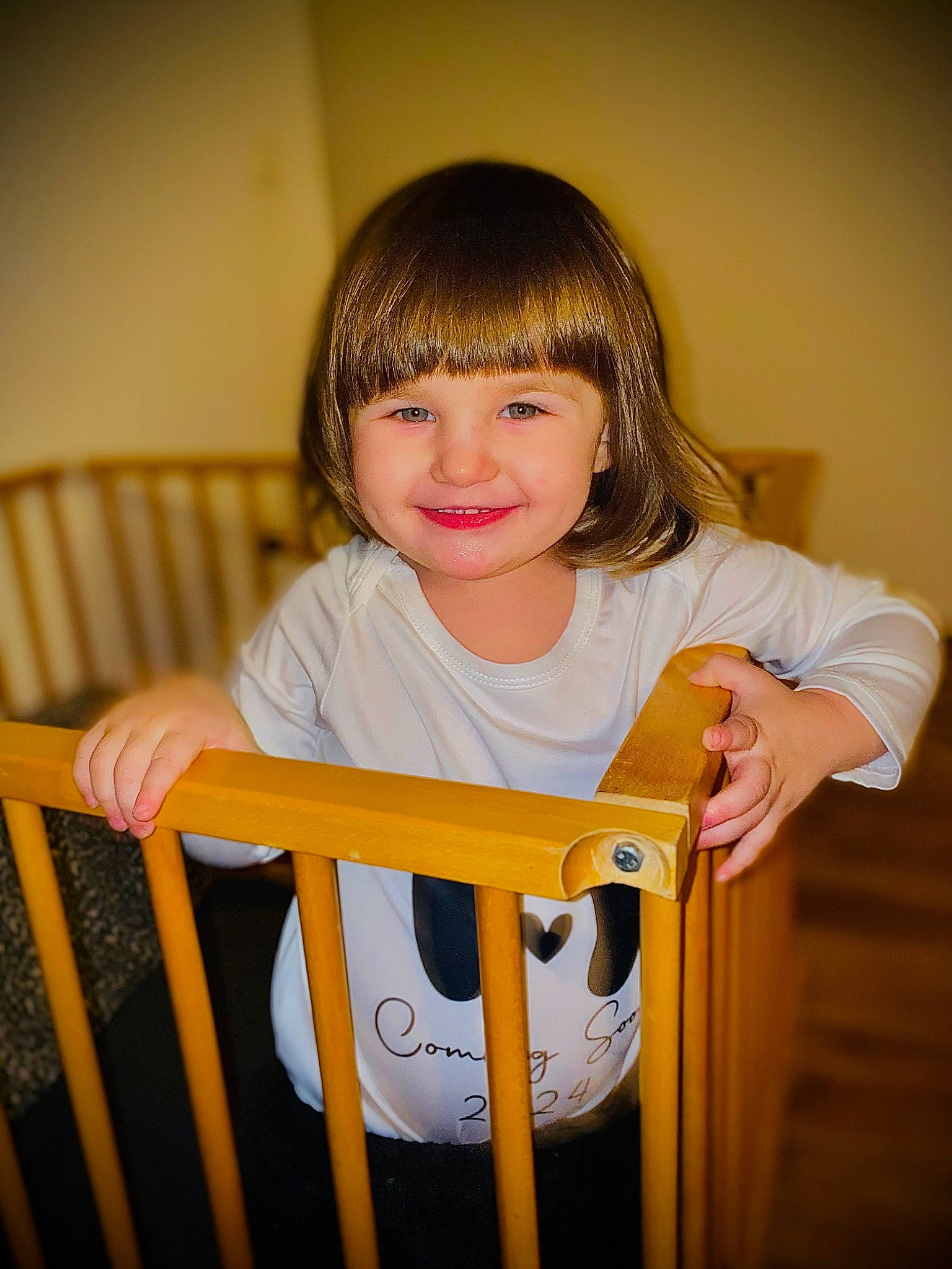 Angelina a rejoint le concours — aidez-le/la à gagner de superbes lots ! baby, baby_products, baby_safety, baby_toddler_clothing, bangs, cheek, child, chin, cleanliness, cradle, elbow, facial_expression, fun, happy, joy, person, room, sleeve, smile, t_shirt