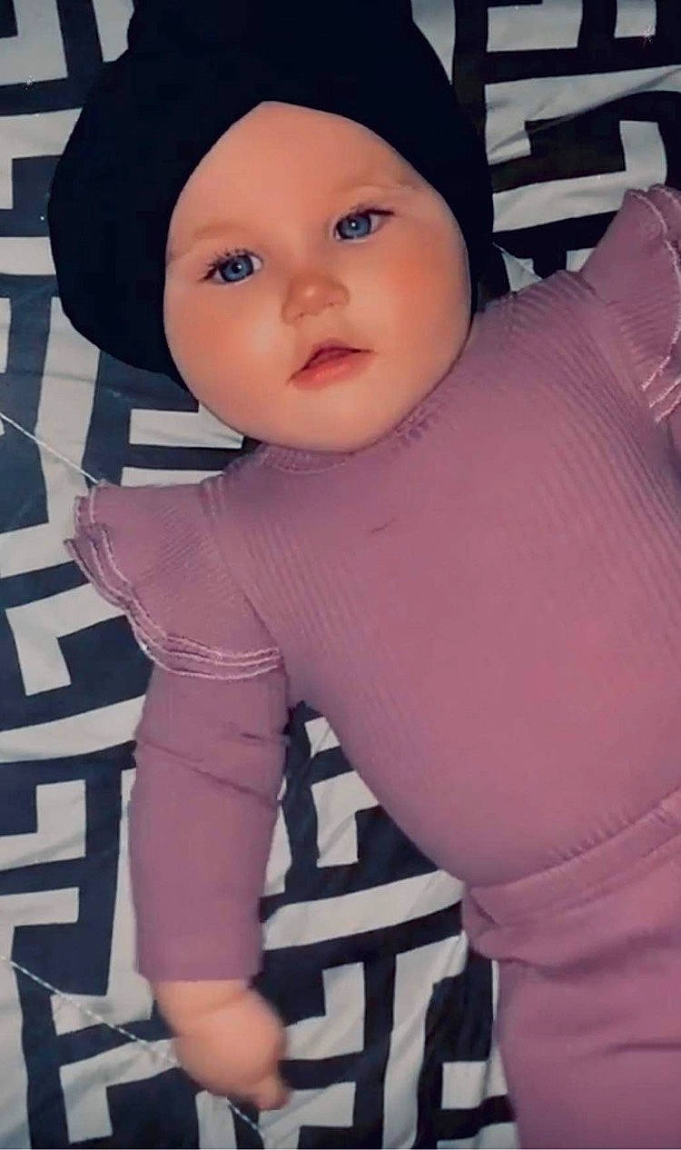 Angelina participe au concours pour gagner de l'argent avec cette photo : baby, beauty, cap, cheek, child, cool, doll, fashion, headwear, lip, magenta, outerwear, person, photograph, pink, skin, sleeve, t_shirt, textile, toddler