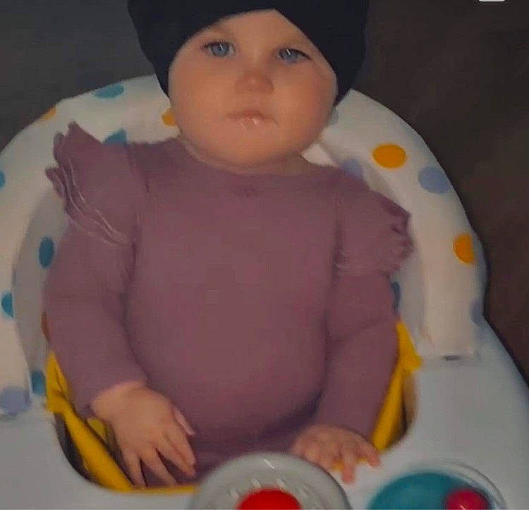 Angelina participe au concours pour gagner de l'argent avec cette photo : baby, baby_products, baby_toddler_clothing, baby_toys, baseball_cap, bathing, cap, cheek, chest, child, cricket_cap, dishware, hat, headwear, person, plastic, play, sitting, skin, sleeve
