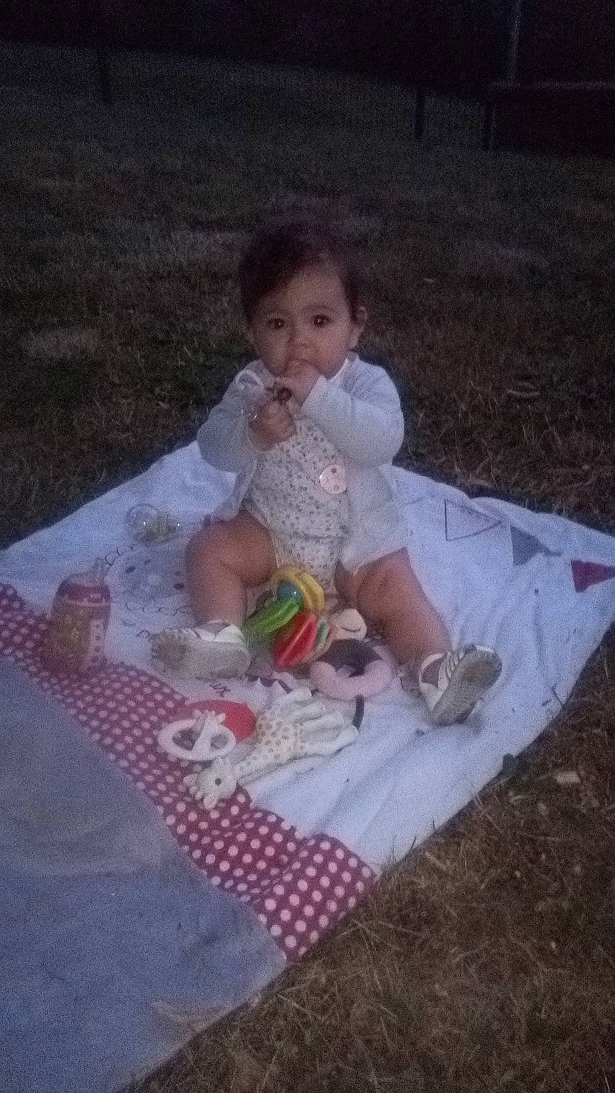 Lyanna a rejoint le concours — aidez-le/la à gagner de superbes lots ! baby, child, person, play, sitting, toddler