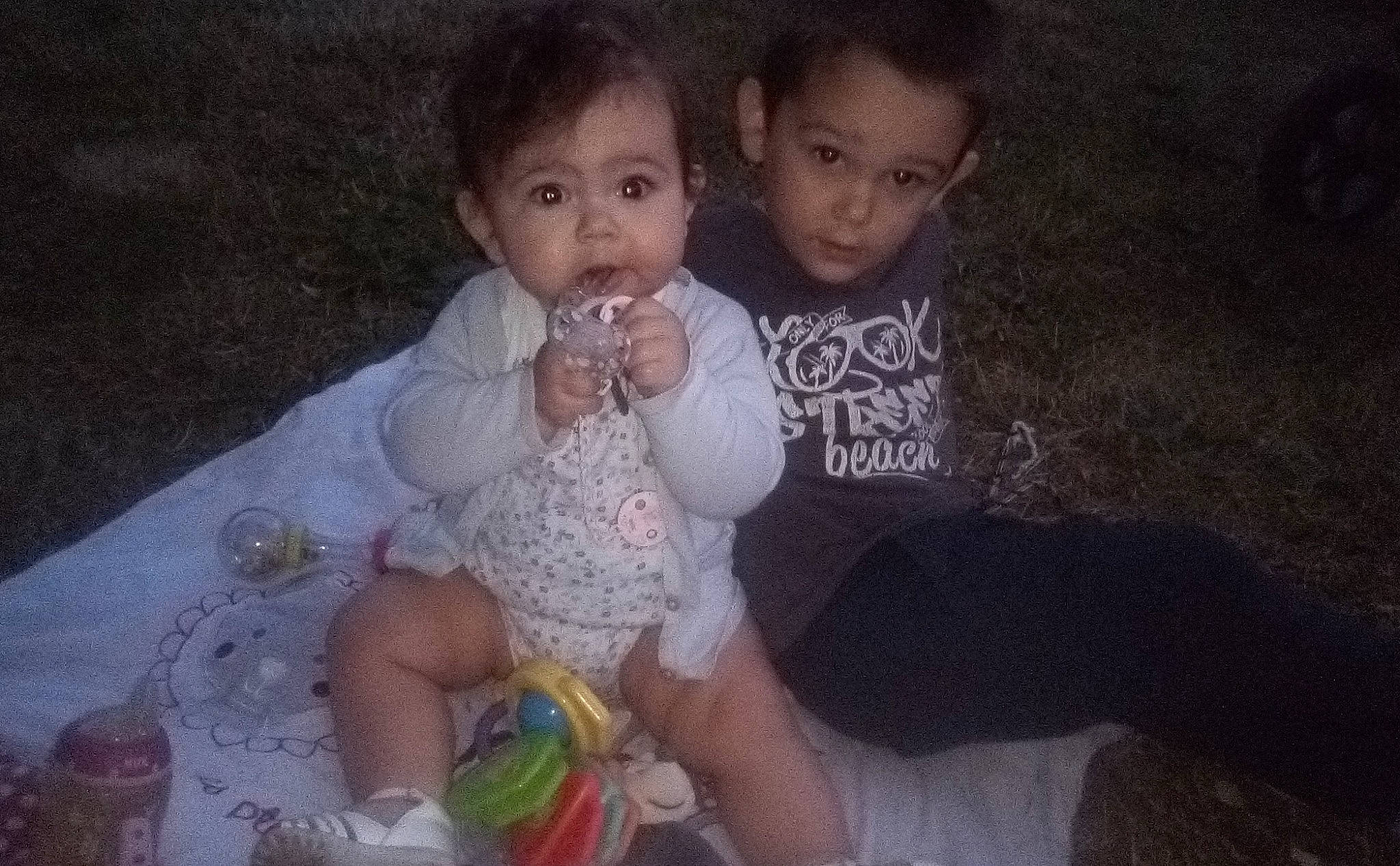 Lyanna participe au concours pour gagner de l'argent avec cette photo : adaptation, baby, cheek, child, eye, face, family, fun, happy, head, human, iris, nose, people, person, photography, play, sibling, skin, smile