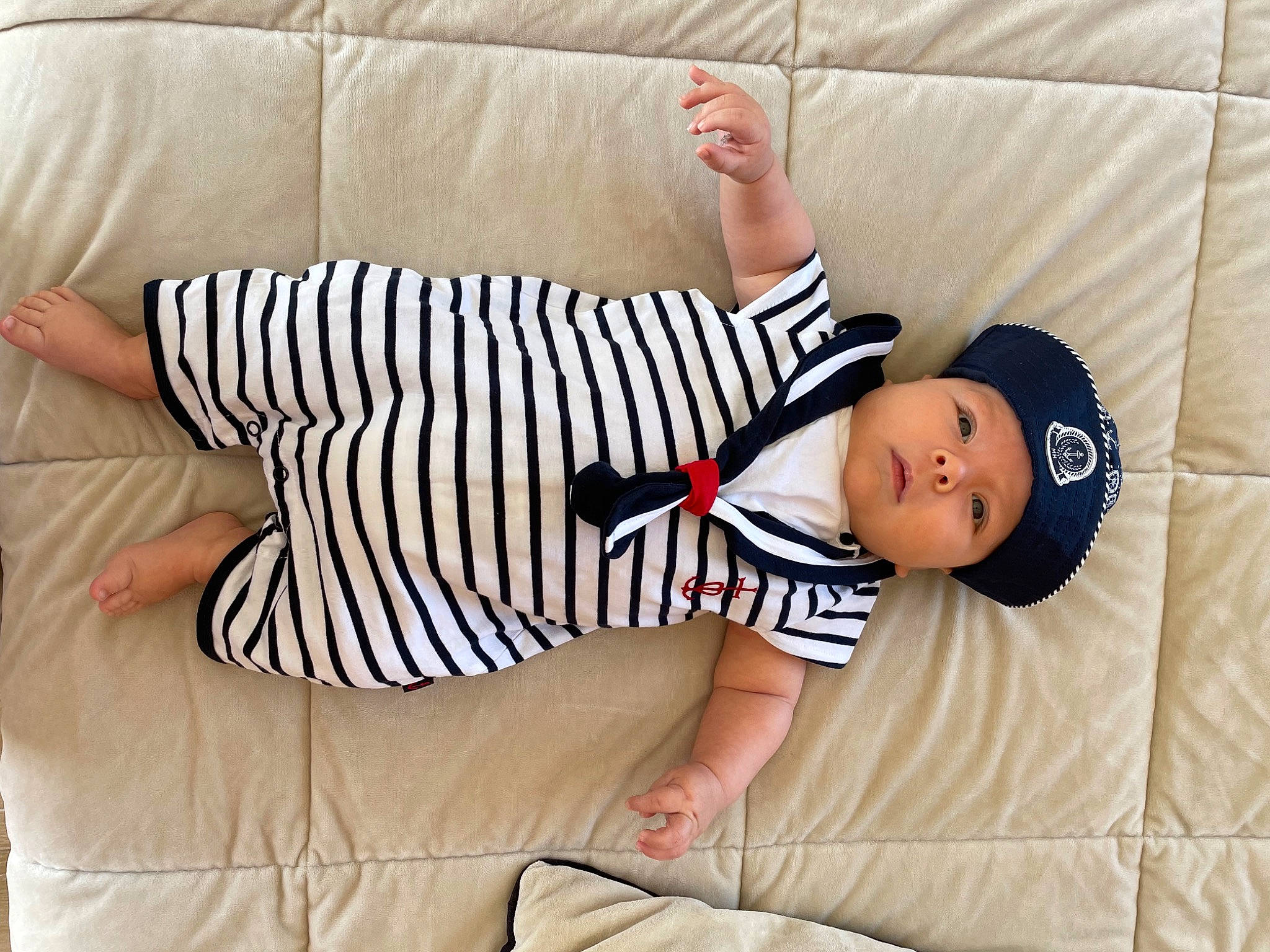 Noah participe au concours pour gagner de l'argent avec cette photo : arm, baby, baby_sleeping, baby_toddler_clothing, child, collar, comfort, elbow, foot, hat, headwear, human_leg, knee, leg, linens, pattern, person, sleeve, sock, thigh