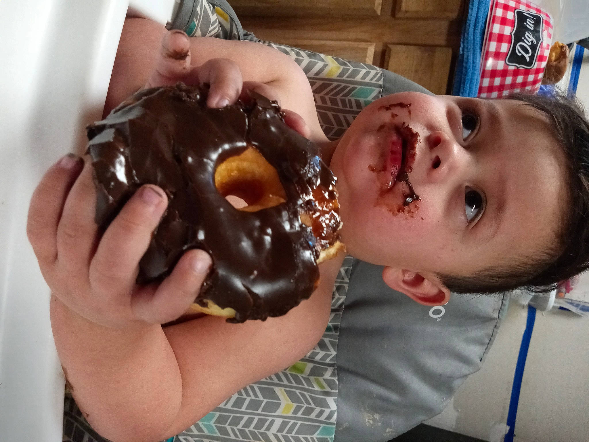 Luciano is registered to the contest to win money with this photo: baby, chest, child, chocolate, comfort_food, dessert, eating, eyelash, eyewear, food, fun, gesture, happy, ingredient, nail, person, recipe, sweetness, tableware, thumb