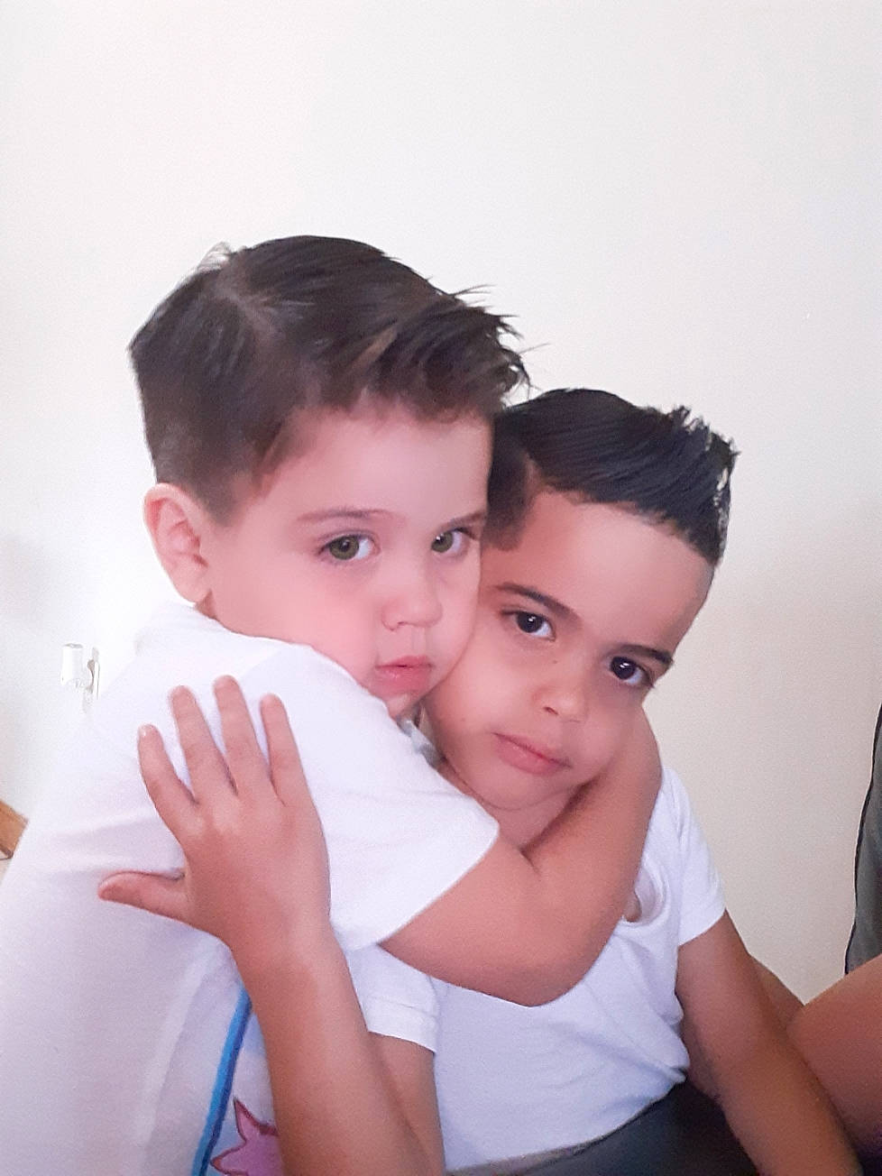 Hermanos Arteaga is registered to the contest to win money with this photo: black_hair, cheek, child, ear, face, finger, forehead, gesture, happy, hug, interaction, muscle, neck, nose, person, photography, skin, smile, toddler