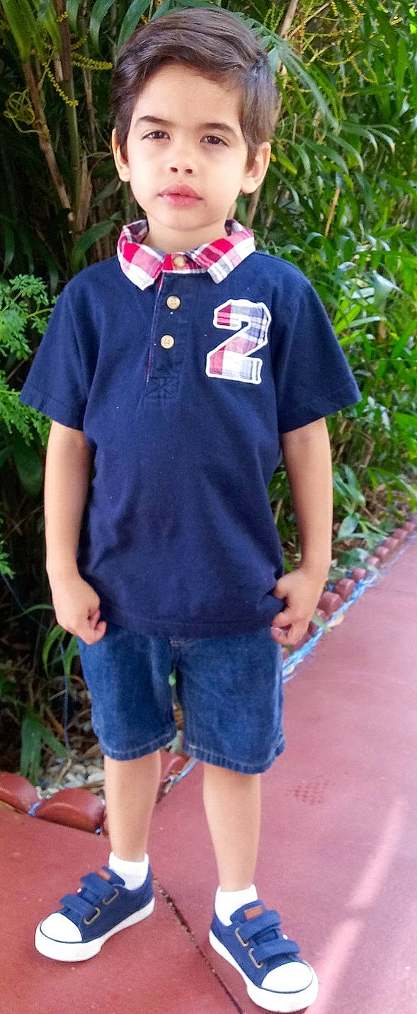 Jorge is registered to the contest to win money with this photo: blue, button, clothing, denim, electric_blue, jeans, outerwear, person, pocket, polo_shirt, school_uniform, shirt, shorts, sleeve, t_shirt, textile, top, uniform