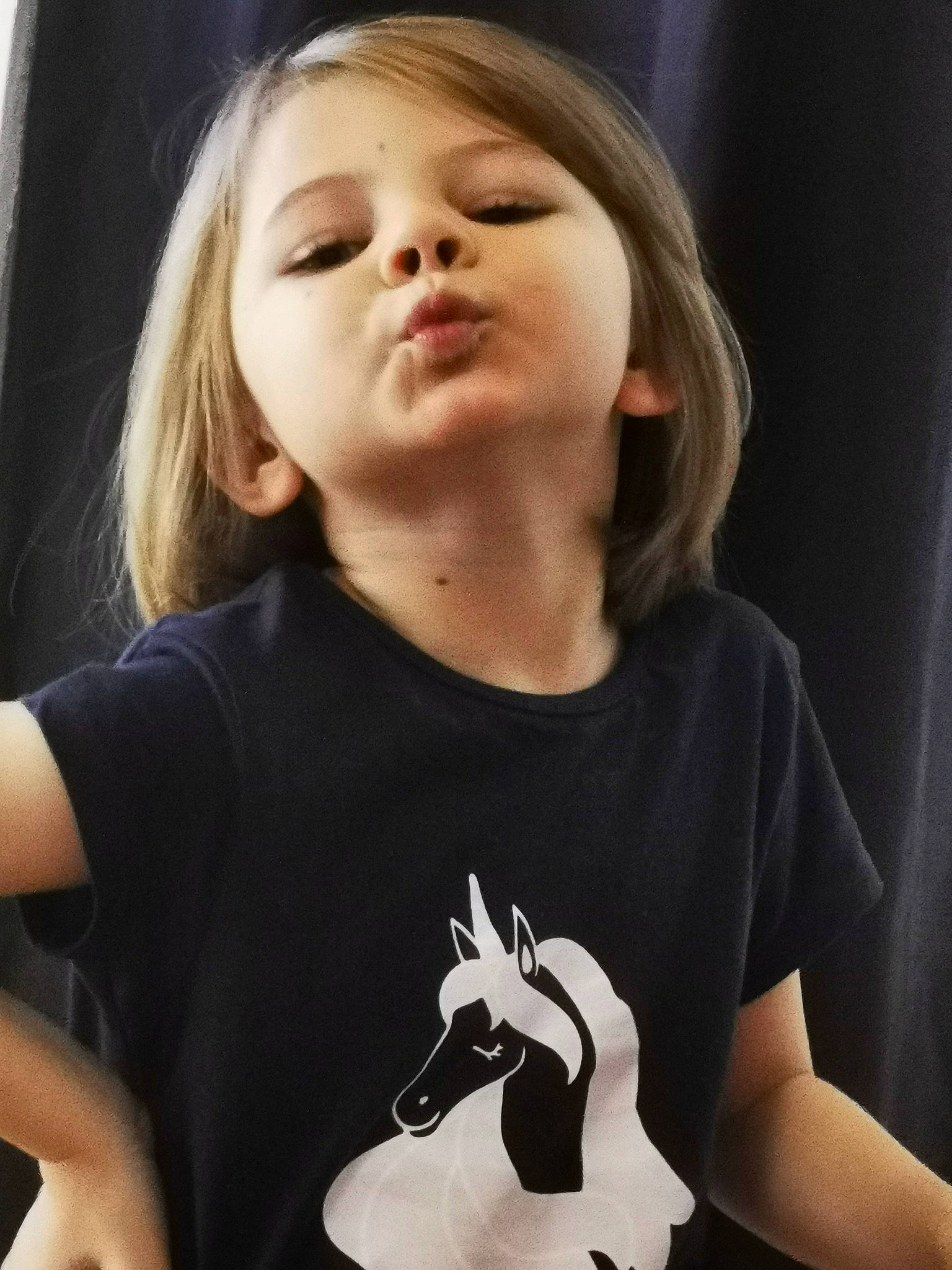 Ilona participe au concours pour gagner de l'argent avec cette photo : child, ear, finger, hand, lip, neck, person, photography, t_shirt, toddler, top