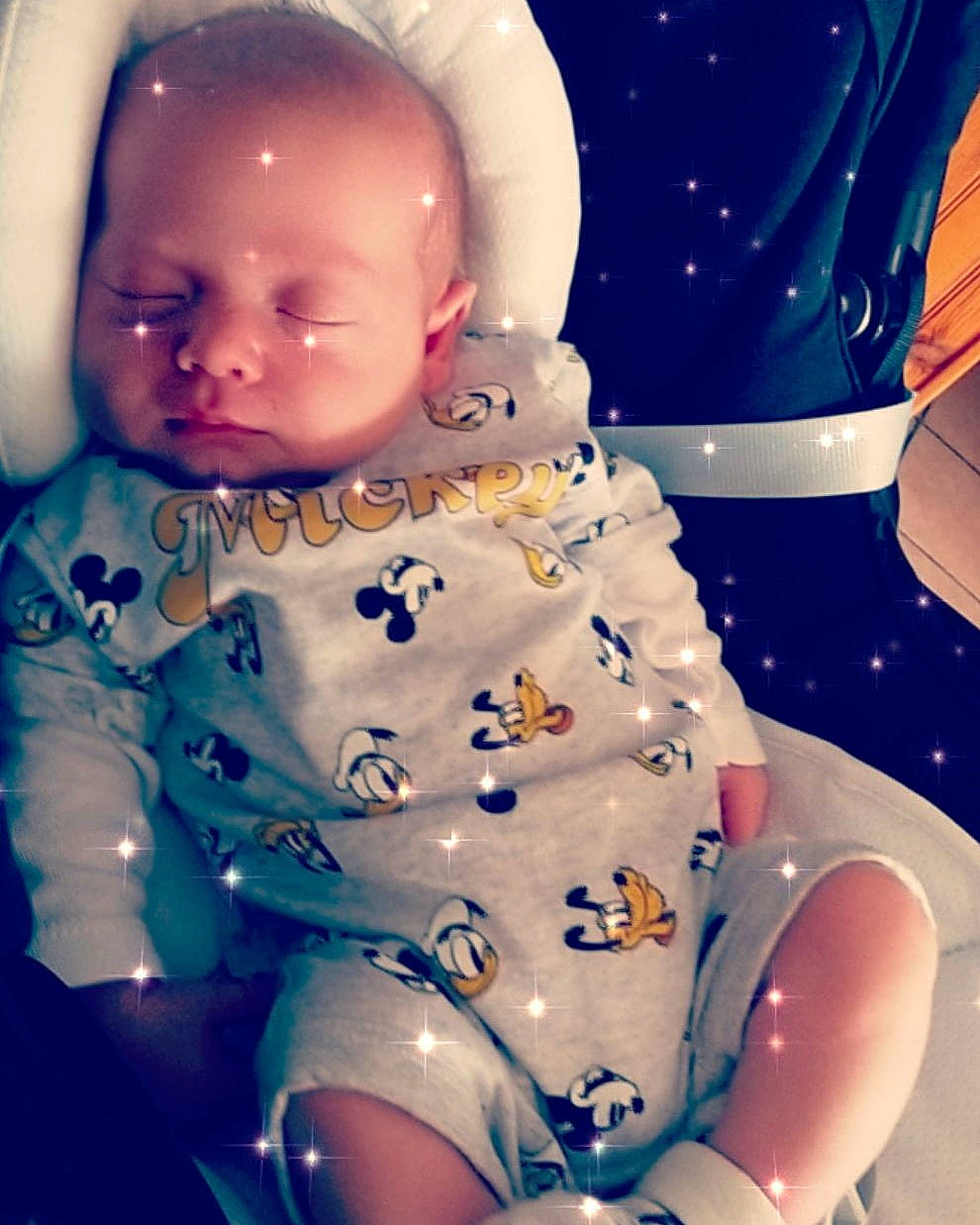 Adriano a rejoint le concours — aidez-le/la à gagner de superbes lots ! baby, birth, cheek, child, cool, ear, eye, fun, happy, head, person, play, sitting, skin, sky, smile, space, toddler