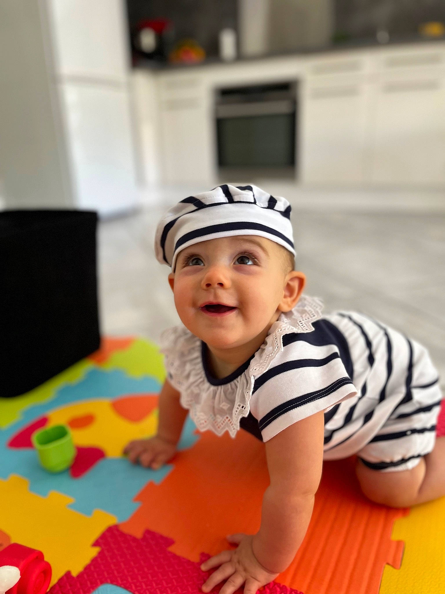 Isabella participe au concours pour gagner de l'argent avec cette photo : baby, baby_toddler_clothing, cap, child, crawling, floor, flooring, fun, grass, happy, headwear, joy, leisure, pattern, person, play, recreation, room, sitting, smile