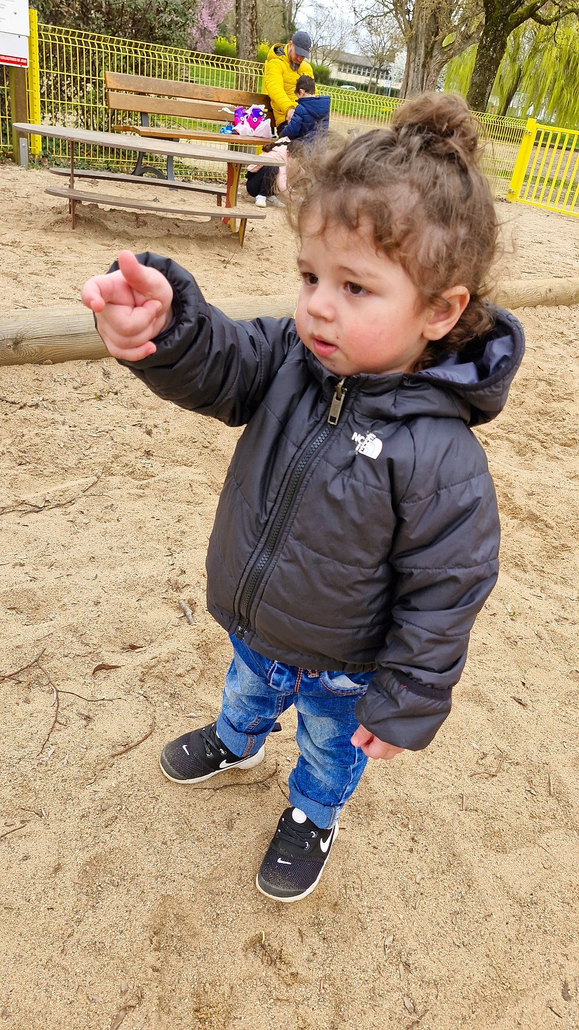 Angelo a rejoint le concours — aidez-le/la à gagner de superbes lots ! baby, baby_toddler_clothing, child, city, denim, fun, gesture, grass, hair, happy, jeans, leisure, person, play, recreation, sand, sleeve, soil, thumb, toddler