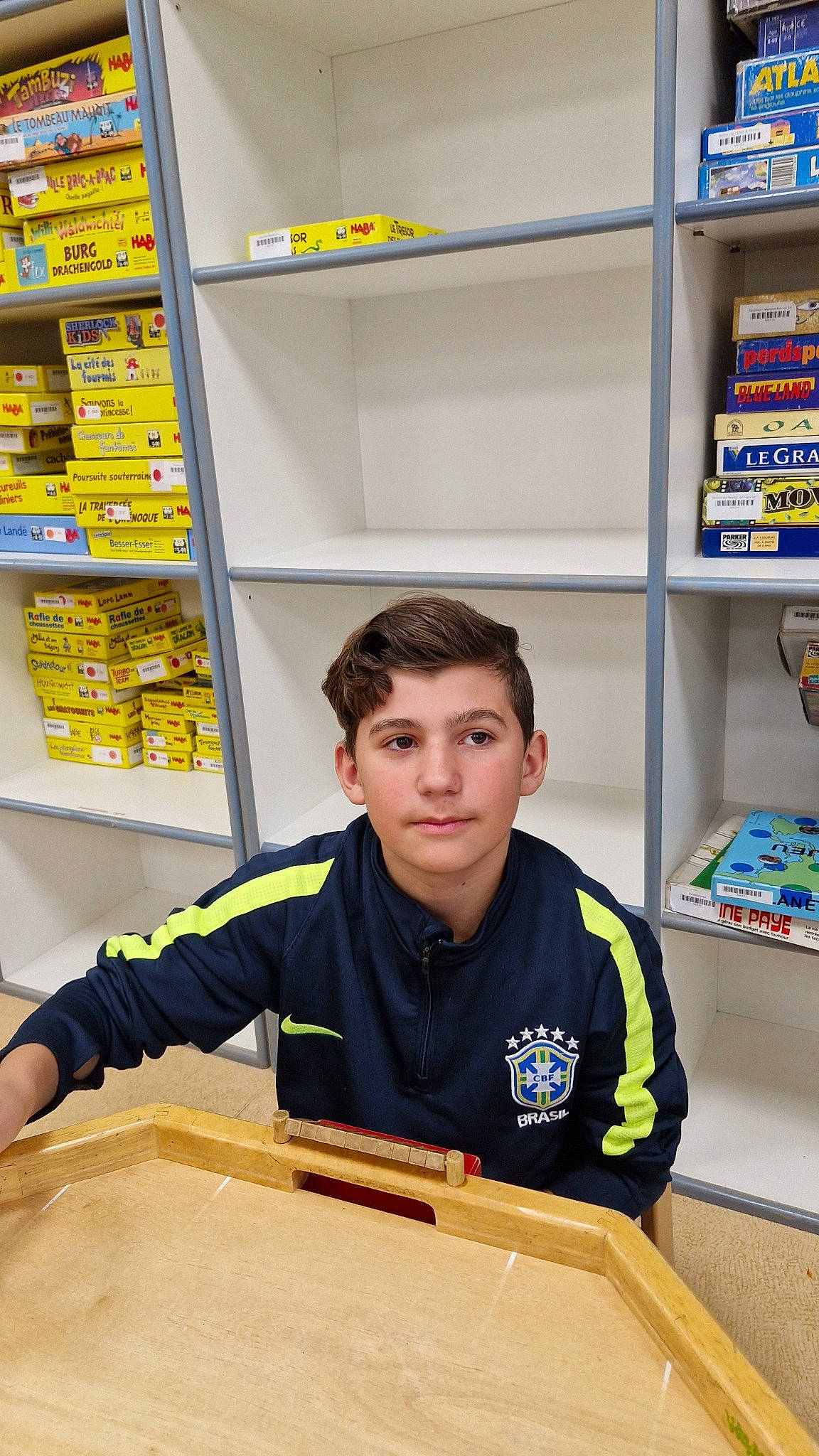 James a rejoint le concours — aidez-le/la à gagner de superbes lots ! advertising, chair, child, customer, engineering, flooring, grocery_store, hoodie, job, machine, person, personal_protective_equipment, retail, room, service, shelf, shelving, t_shirt, wood, workwear