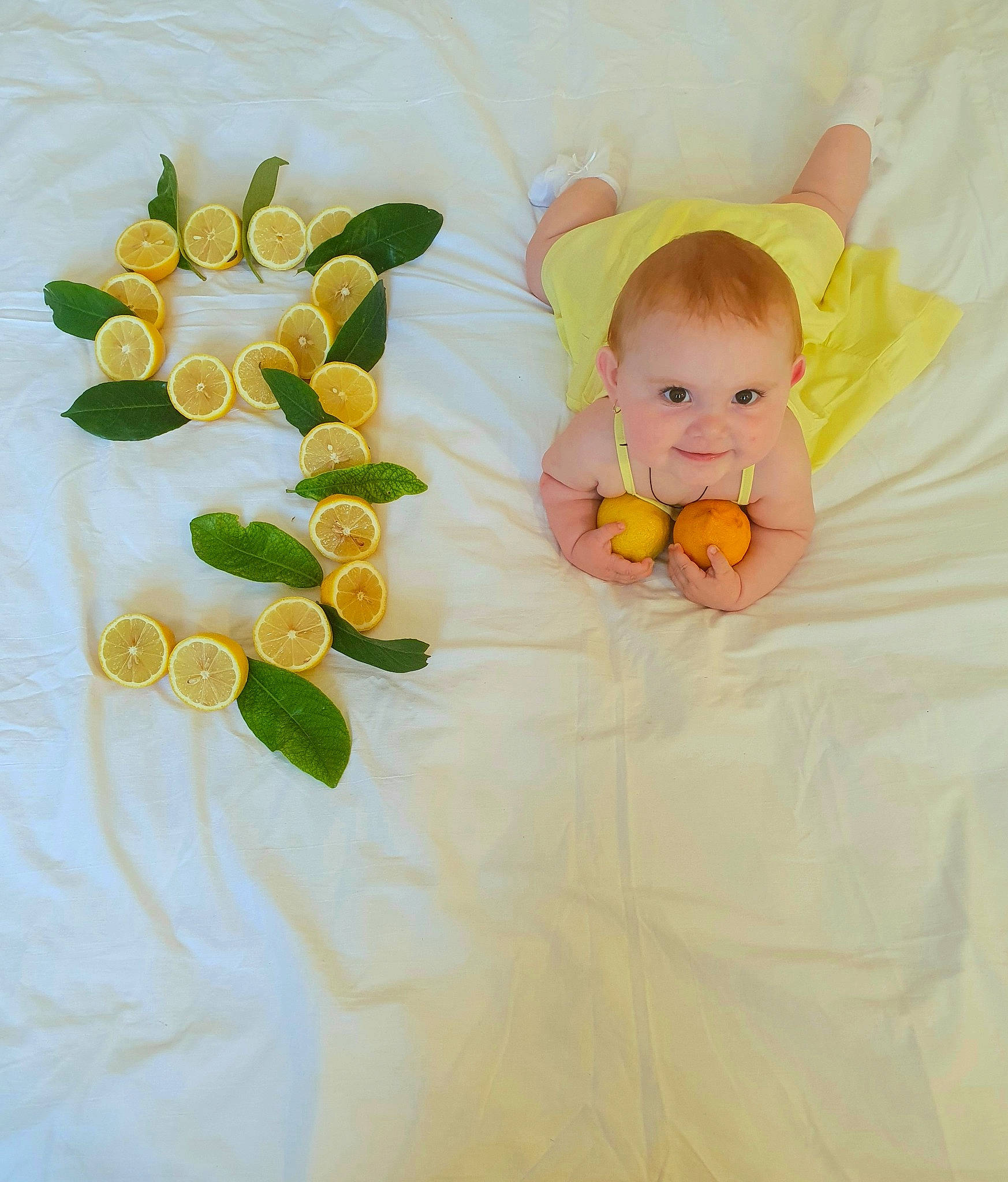 Puica participe au concours pour gagner de l'argent avec cette photo : art, baby, baby_products, baby_toddler_clothing, child, comfort, flooring, floral_design, happy, illustration, linens, person, petal, plant, room, rose, still_life, still_life_photography, sunflower, sweetness