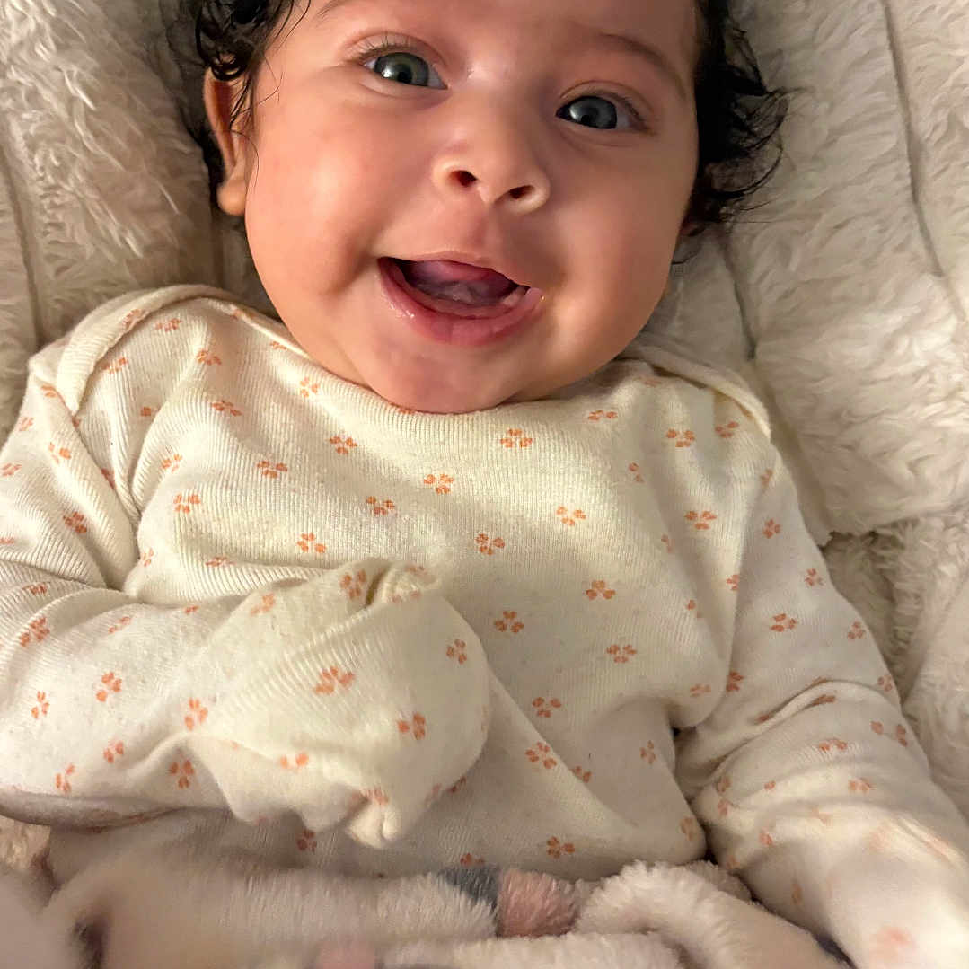 Solana is registered to the contest to win money with this photo: baby, blanket, child, clothing, cozy, cute, eyes, face, hair, happy, indoors, infant, person, portrait, skin, sleeve, smiling, soft, texture, young
