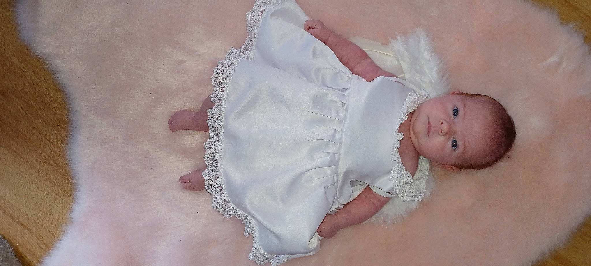 Aurore participe au concours pour gagner de l'argent avec cette photo : baby, baby_toddler_clothing, bridal_accessory, child, comfort, day_dress, dress, embellishment, eye, face, fashion_accessory, happy, head, headpiece, human_body, person, sitting, skin, sleeve, textile