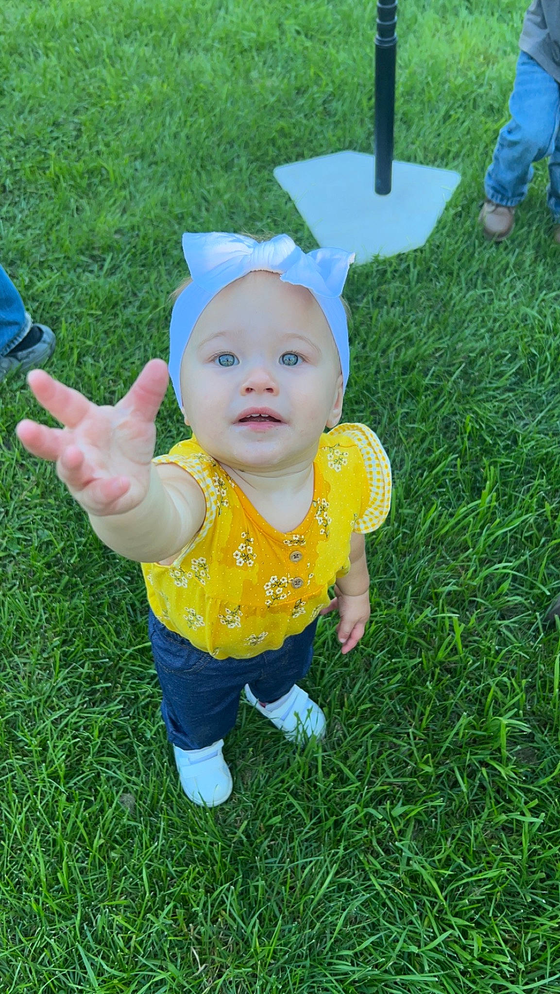 Sofie is registered to the contest to win money with this photo: baby, baby_toddler_clothing, child, eye, fun, garden, grass, grass_family, grassland, happy, hat, headwear, lawn, leisure, people_in_nature, person, plant, recreation, sitting, smile