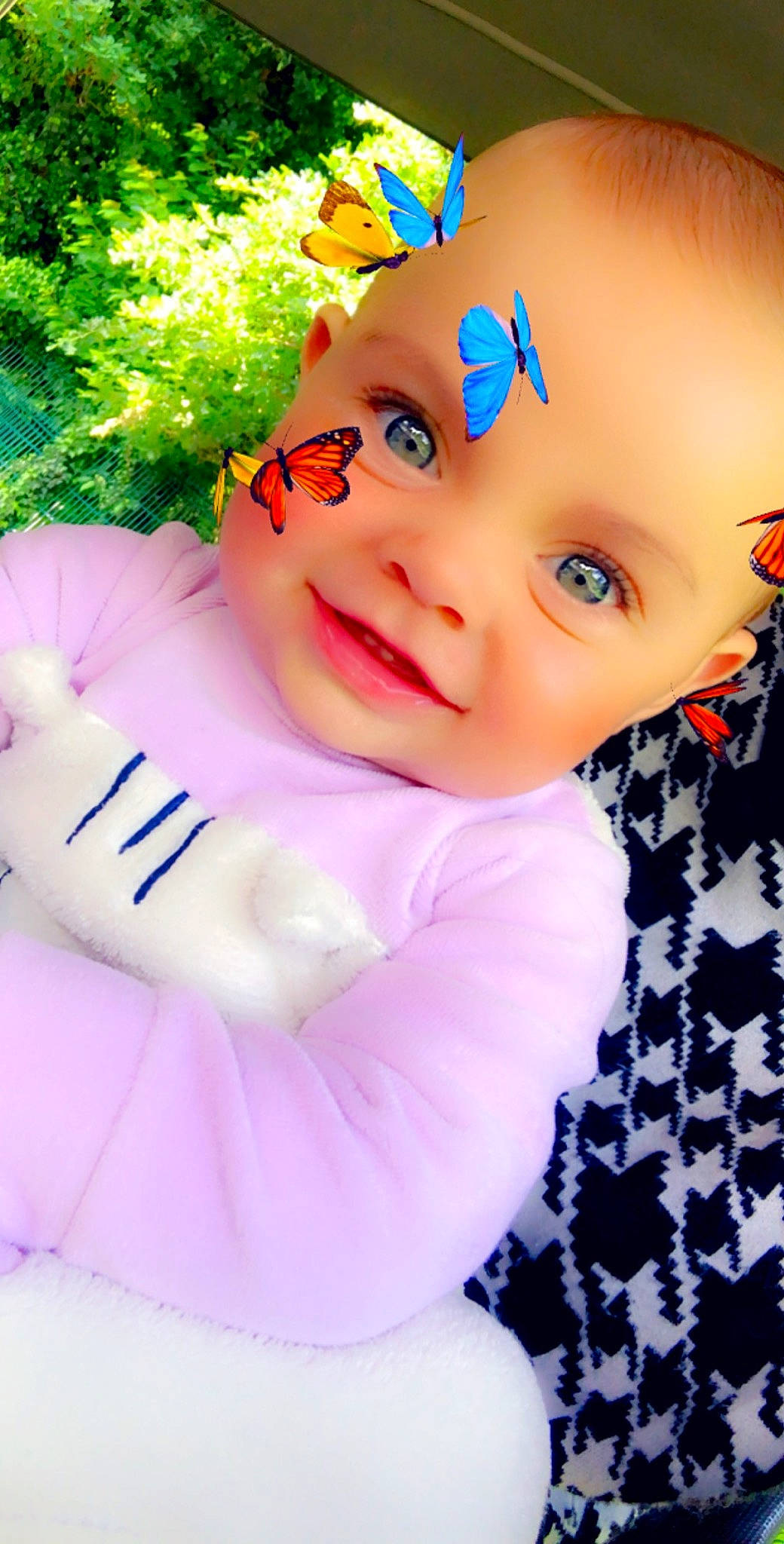 Djaïly a rejoint le concours — aidez-le/la à gagner de superbes lots ! baby, cheek, child, face, flower, hair_accessory, head, headband, headgear, lip, person, photography, pink, plant, skin, smile, toddler