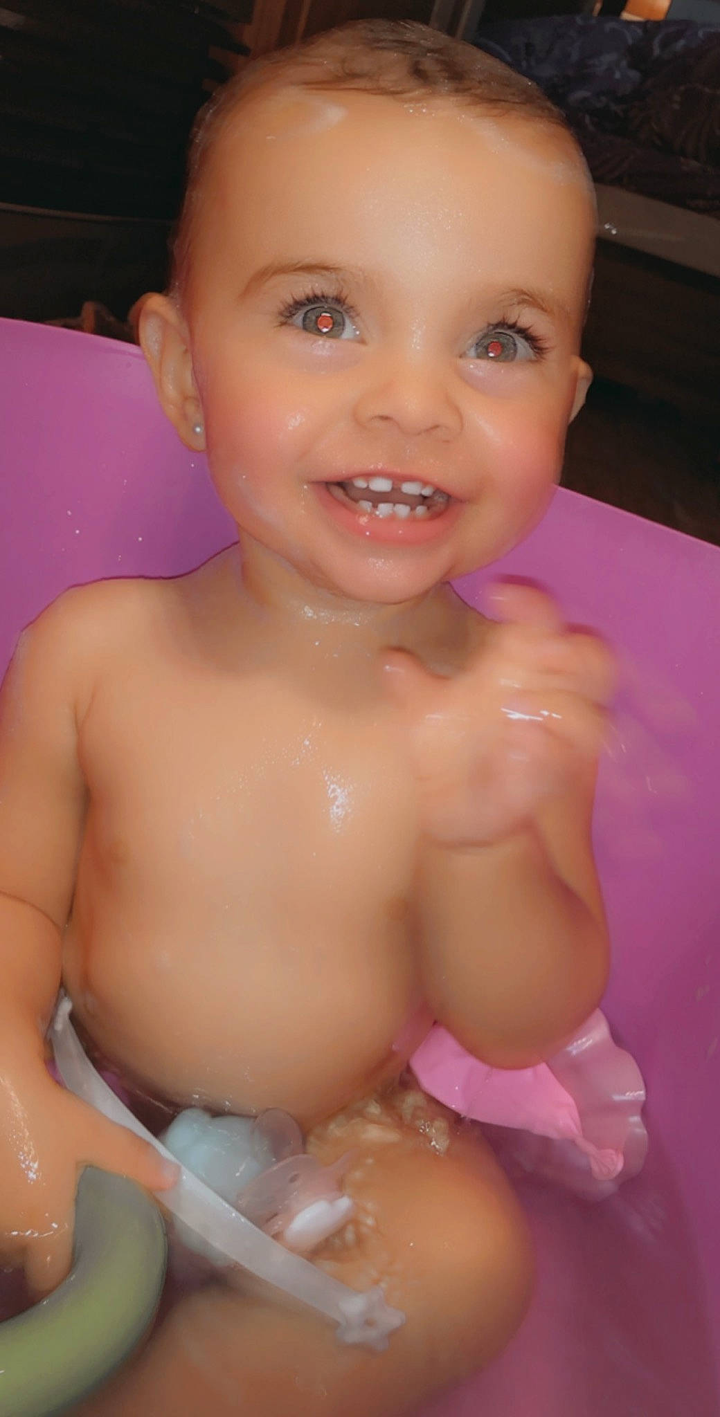 Djaïly a rejoint le concours — aidez-le/la à gagner de superbes lots ! baby, baby_bathing, barechested, bathing, bathtub, cheek, chest, child, face, joy, person, skin, smile, toddler, washing