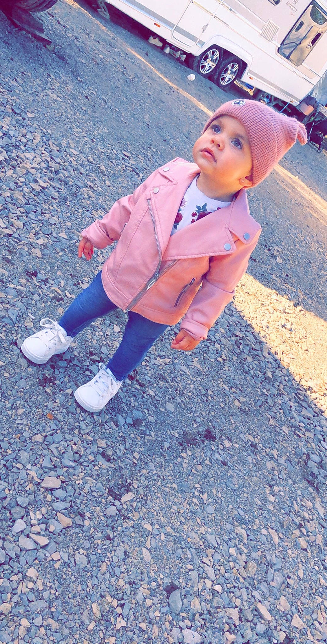 Djaïly participe au concours pour gagner de l'argent avec cette photo : asphalt, child, cool, fun, headgear, headwear, jeans, outerwear, person, pink, smile