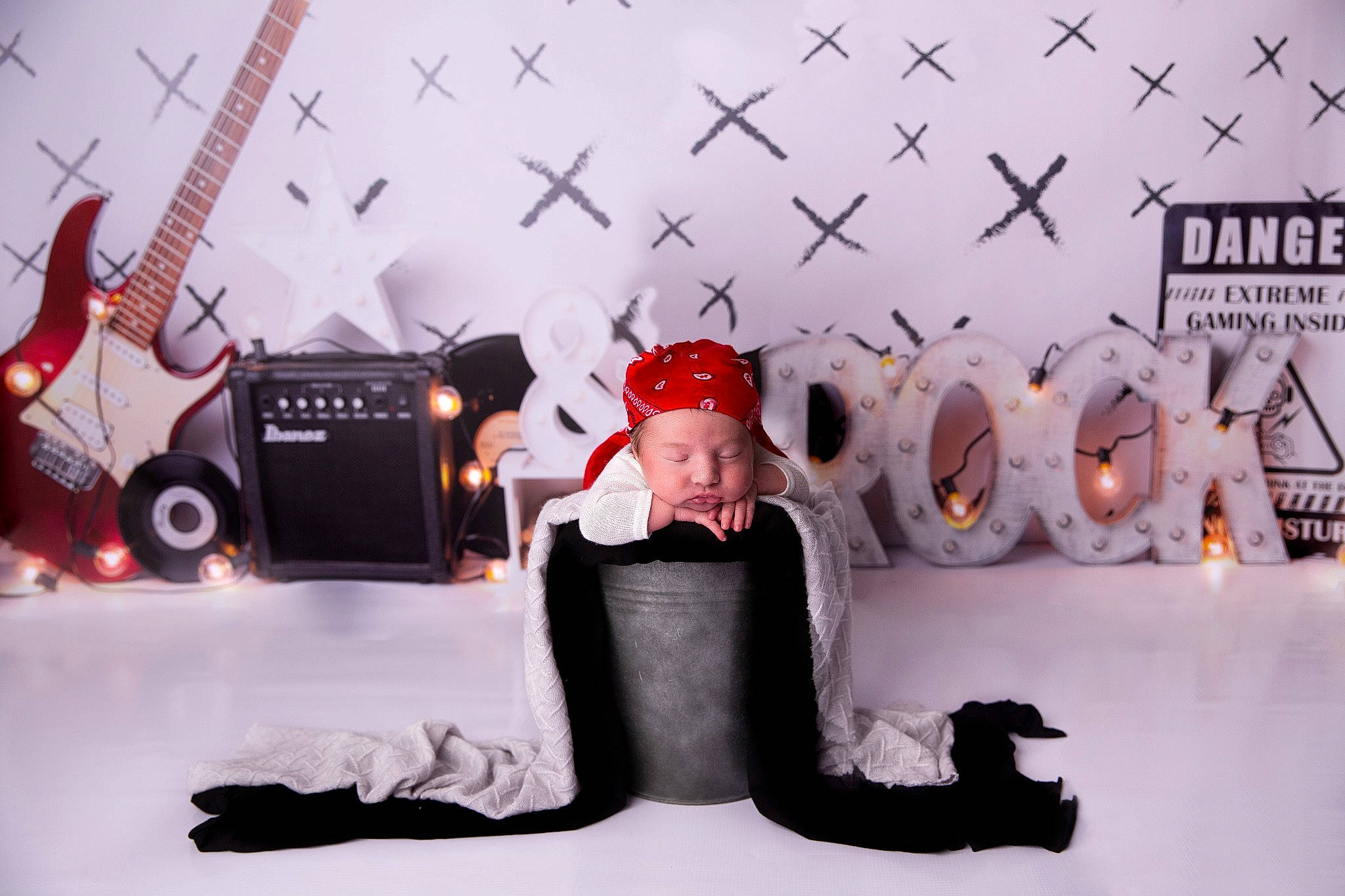 Soann participe au concours pour gagner de l'argent avec cette photo : graphic_design, headwear, person, photography