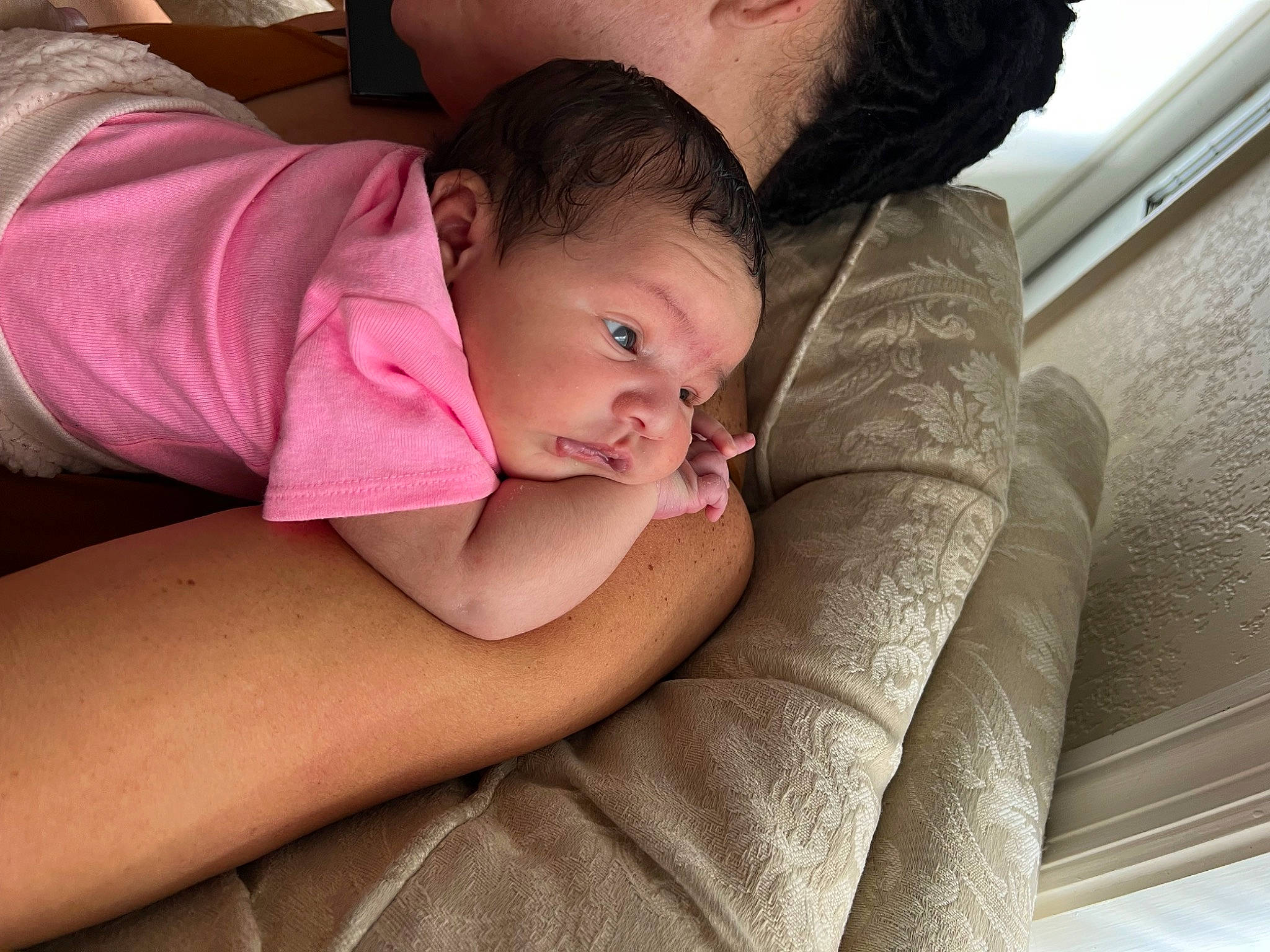 Amira is registered to the contest to win money with this photo: arm, baby, cheek, comfort, elbow, eyebrow, face, gesture, happy, head, human_body, leg, mouth, neck, nose, person, shoulder, skin, smile, toddler